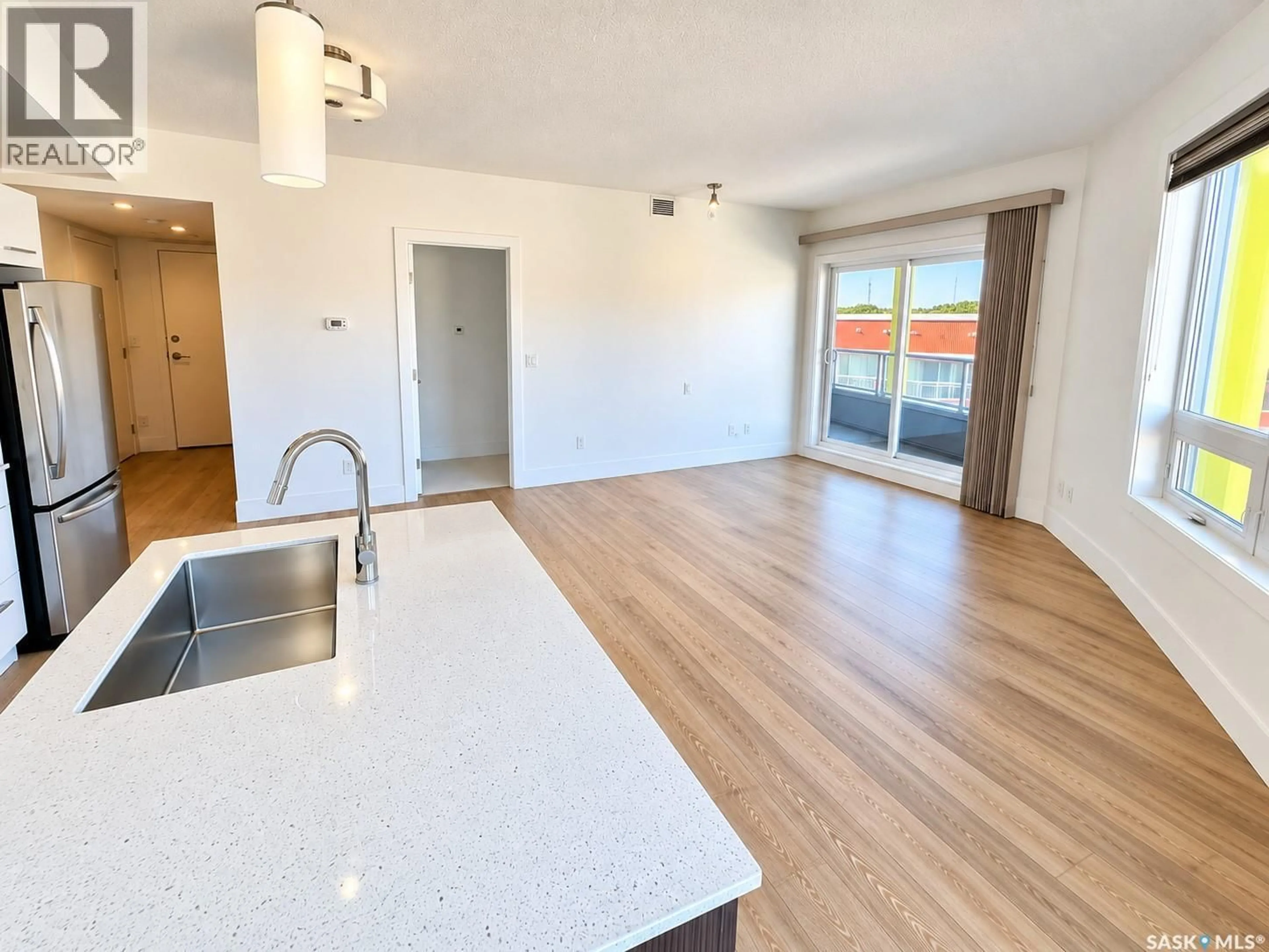 Open concept kitchen, wood/laminate floor for S - 403 408 B AVENUE, Saskatoon Saskatchewan S7M5M9