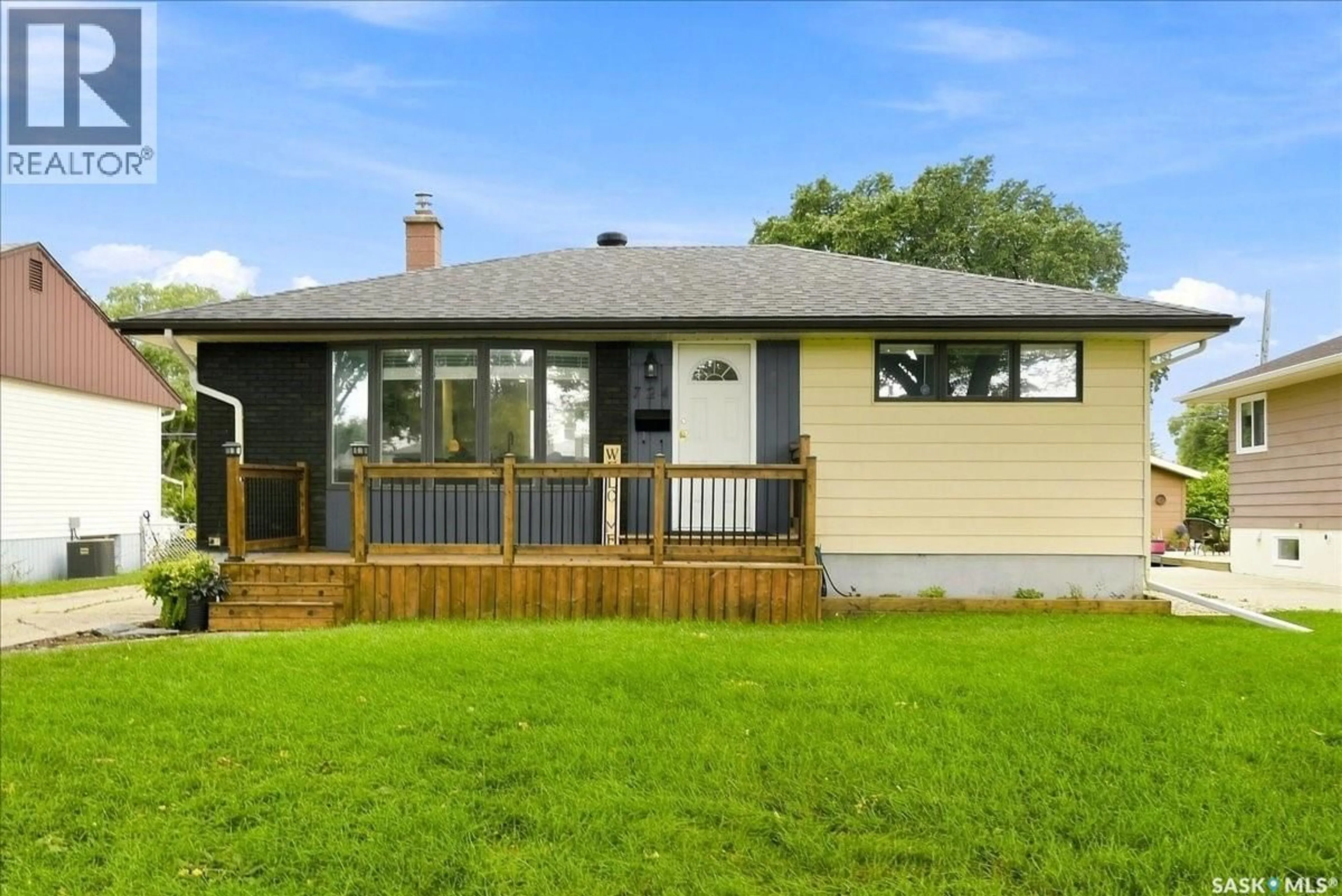 Home with vinyl exterior material, unknown for 724 HORACE STREET, Regina Saskatchewan S4T5K6