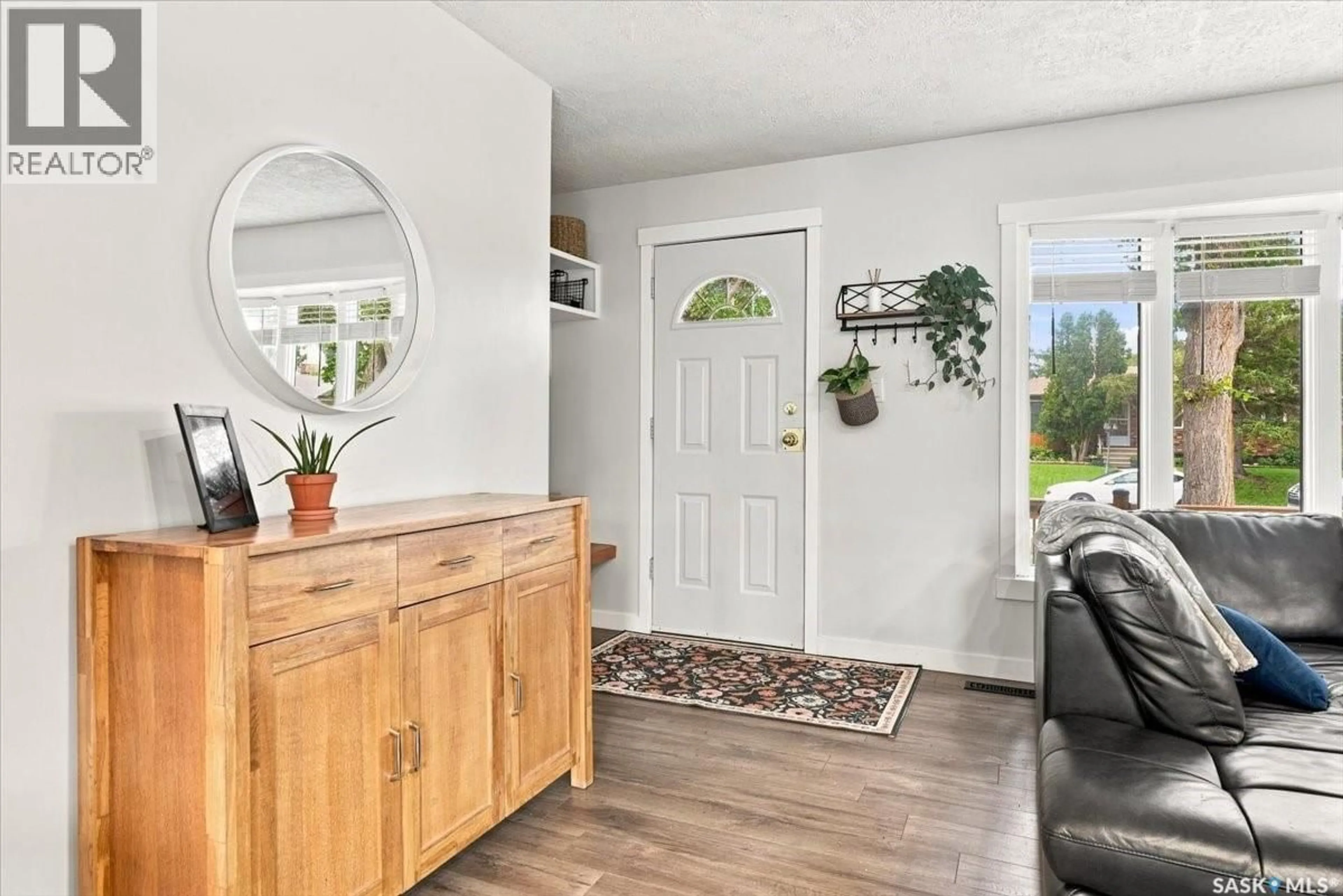 Indoor entryway for 724 HORACE STREET, Regina Saskatchewan S4T5K6