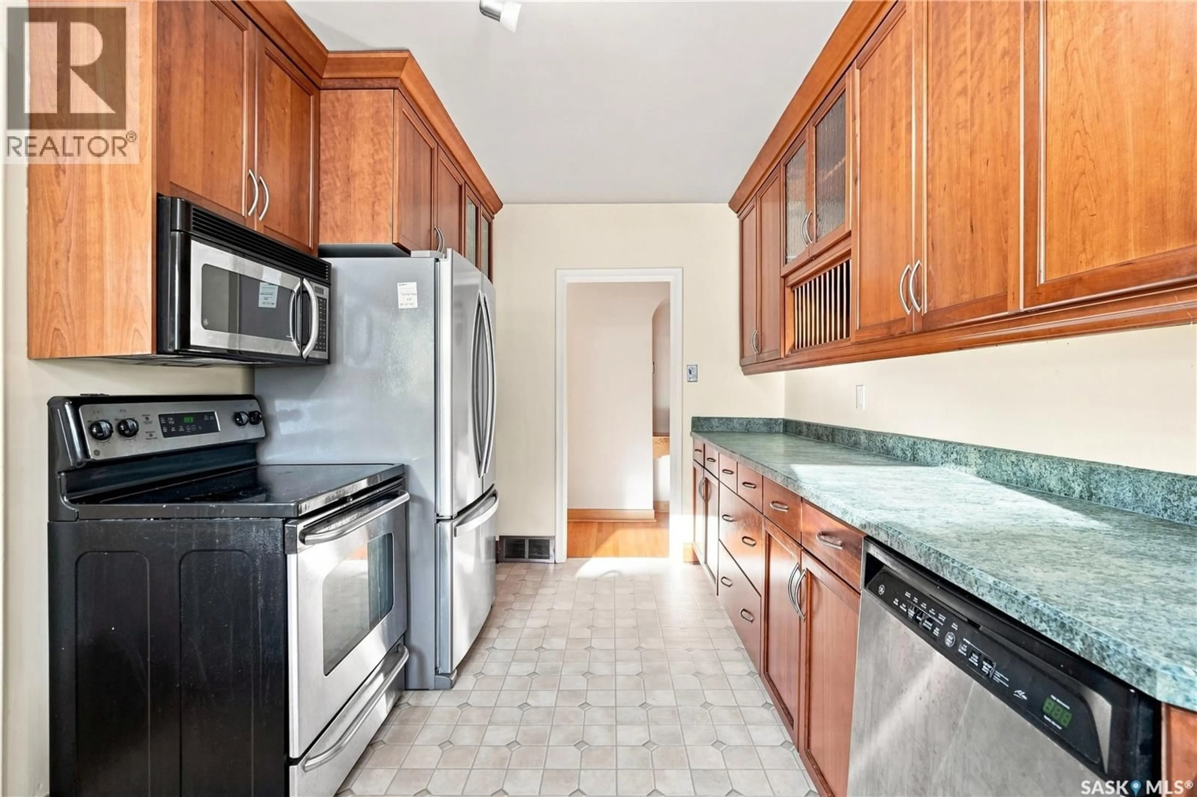 Standard kitchen, ceramic/tile floor for 222 BROADWAY AVENUE, Regina Saskatchewan S4N1B3