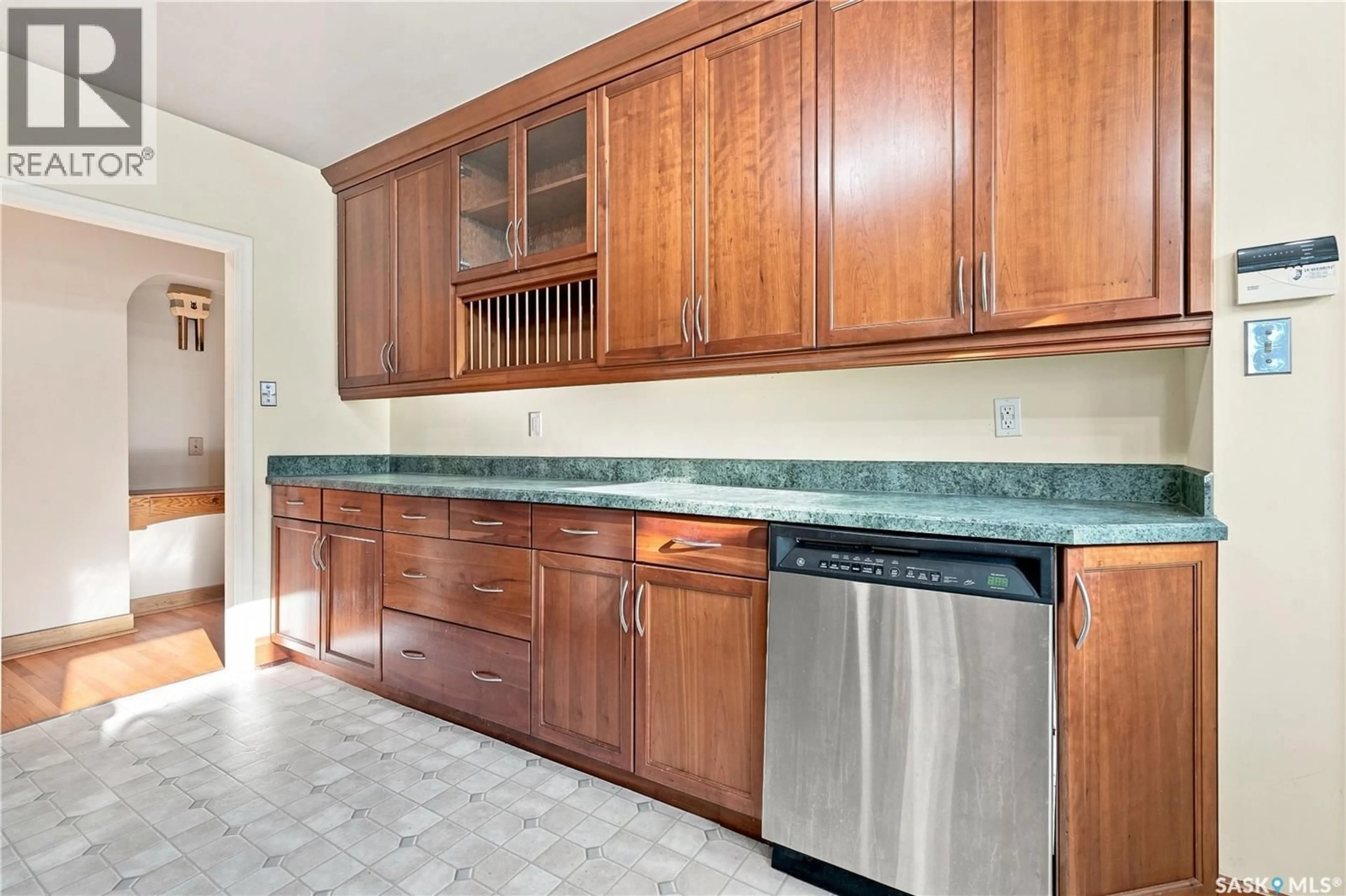 Standard kitchen, ceramic/tile floor for 222 BROADWAY AVENUE, Regina Saskatchewan S4N1B3