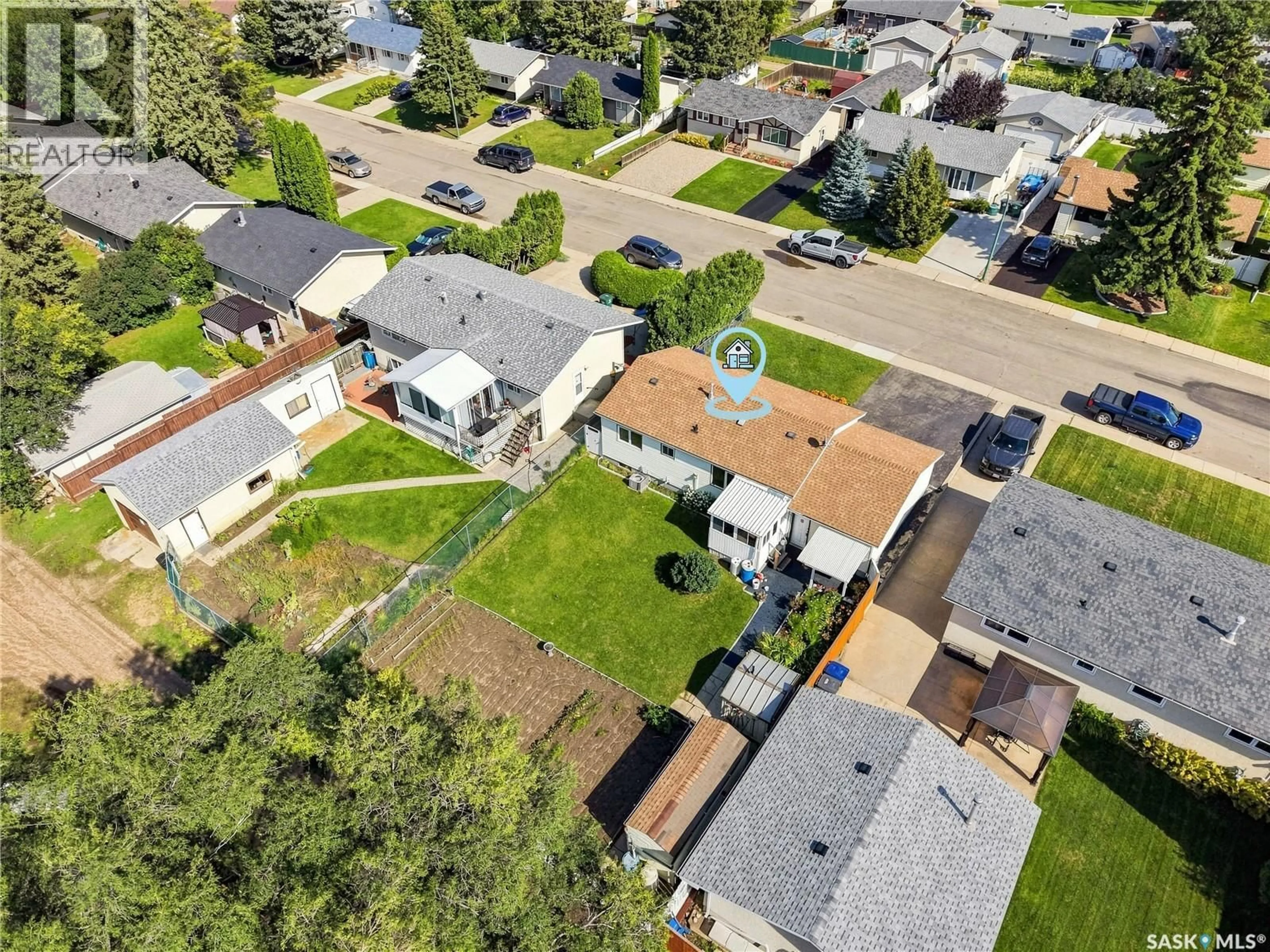 A pic from outside/outdoor area/front of a property/back of a property/a pic from drone, street for 54 KLAEHN CRESCENT, Saskatoon Saskatchewan S7L4G5