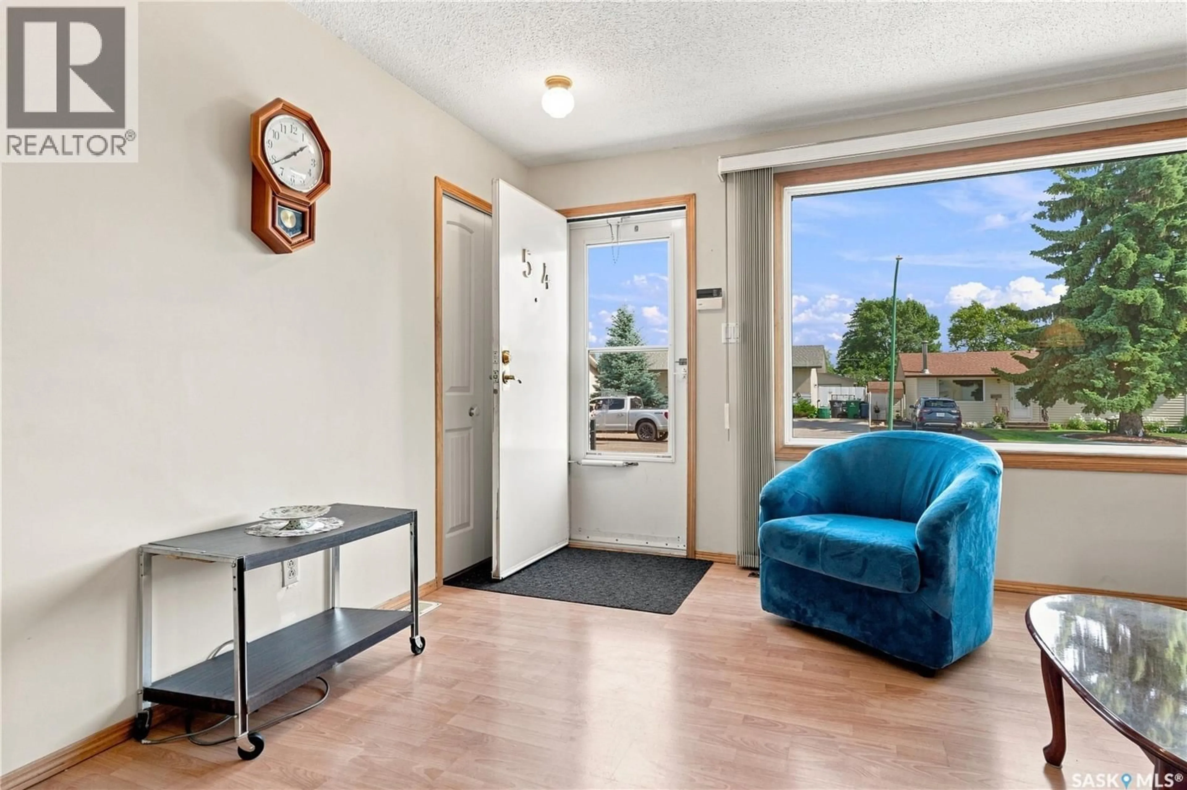 Indoor entryway for 54 KLAEHN CRESCENT, Saskatoon Saskatchewan S7L4G5