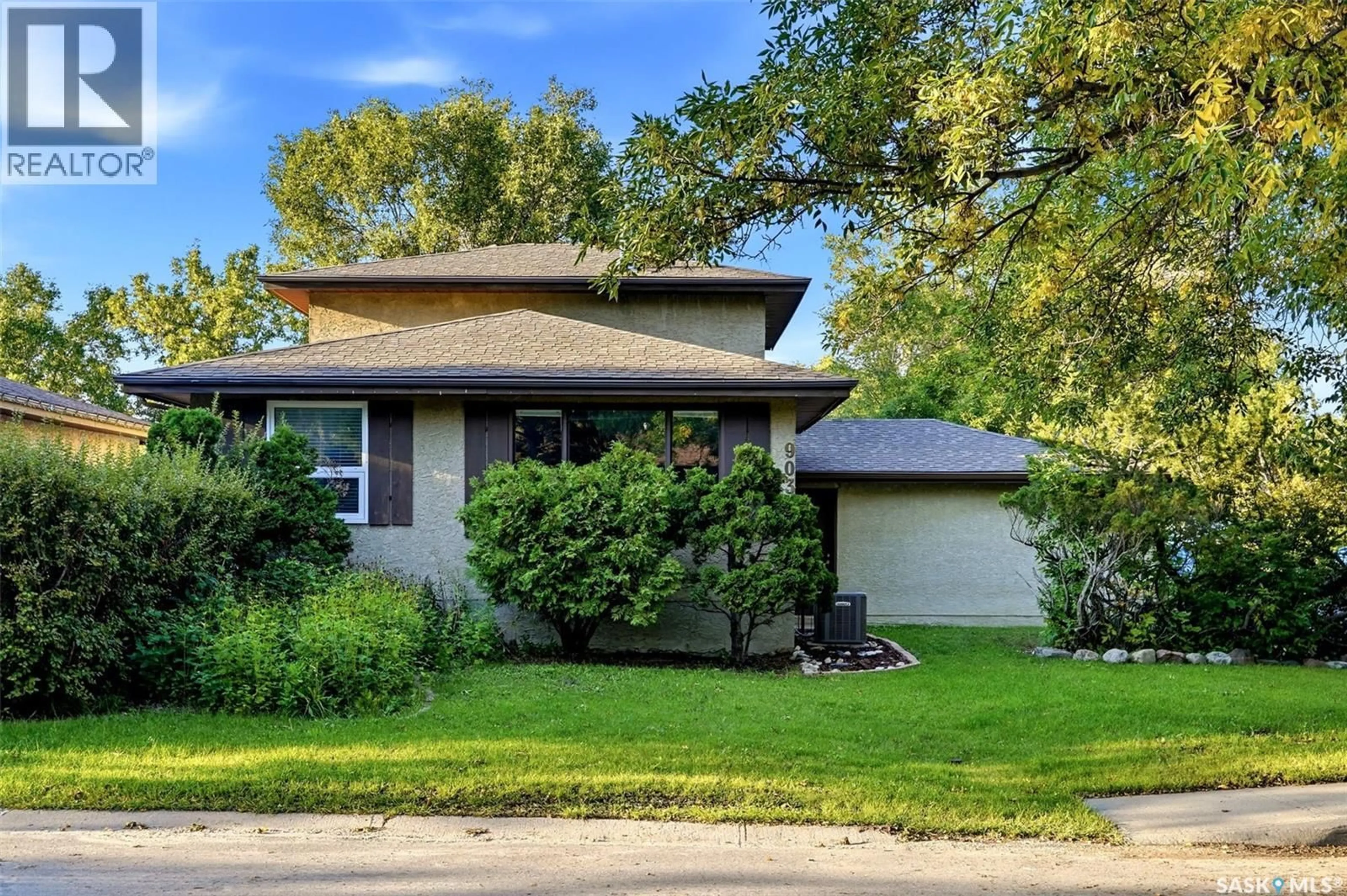 Home with vinyl exterior material, street for 903 ROWELL CRESCENT, Regina Saskatchewan S4X2A5