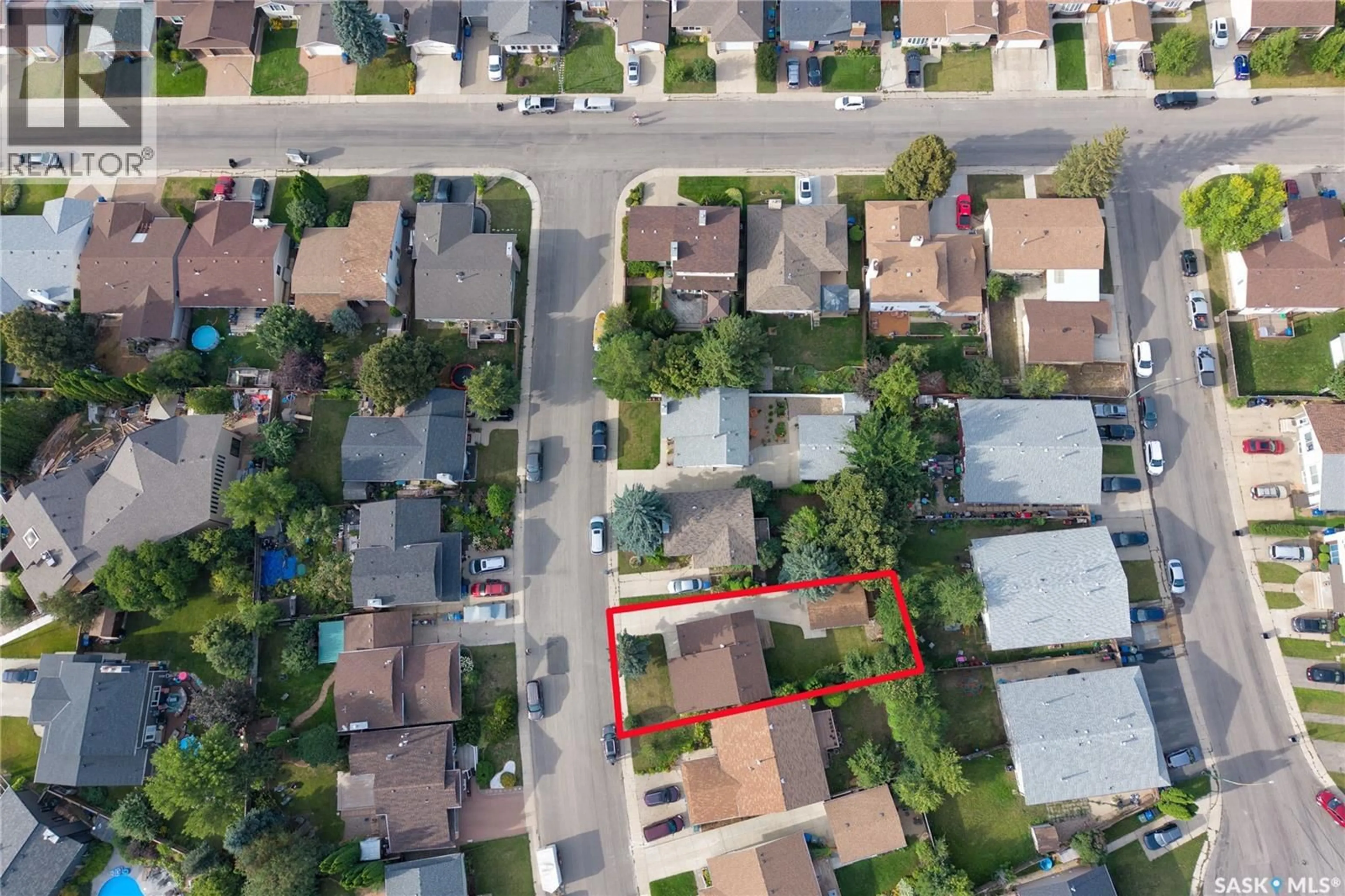 A pic from outside/outdoor area/front of a property/back of a property/a pic from drone, street for 211 DELARONDE LANE, Saskatoon Saskatchewan S7J3Z1