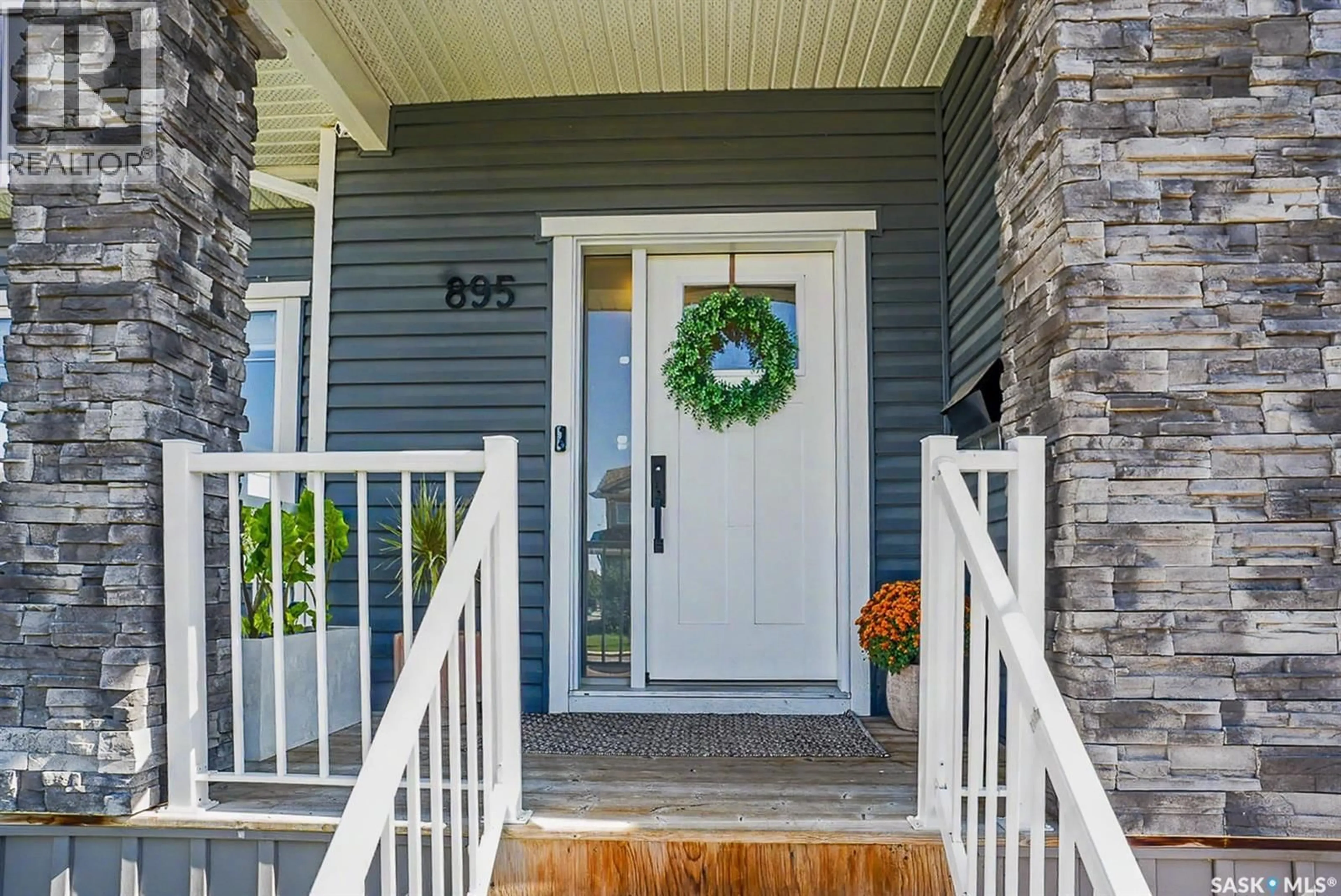 Indoor entryway for 895 MCFAULL RISE, Saskatoon Saskatchewan S7V0S9