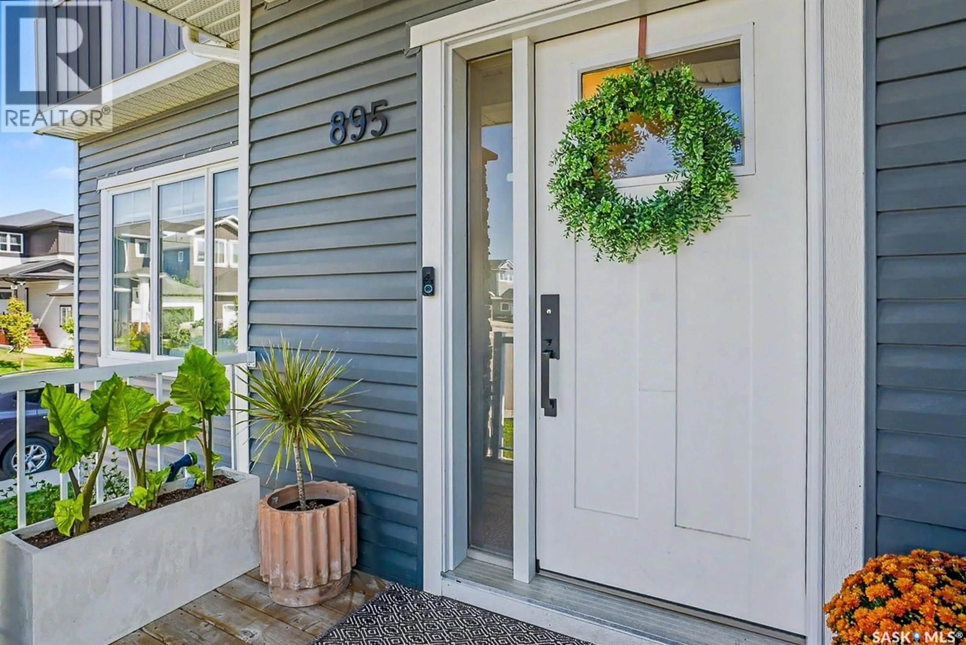 Indoor entryway for 895 MCFAULL RISE, Saskatoon Saskatchewan S7V0S9