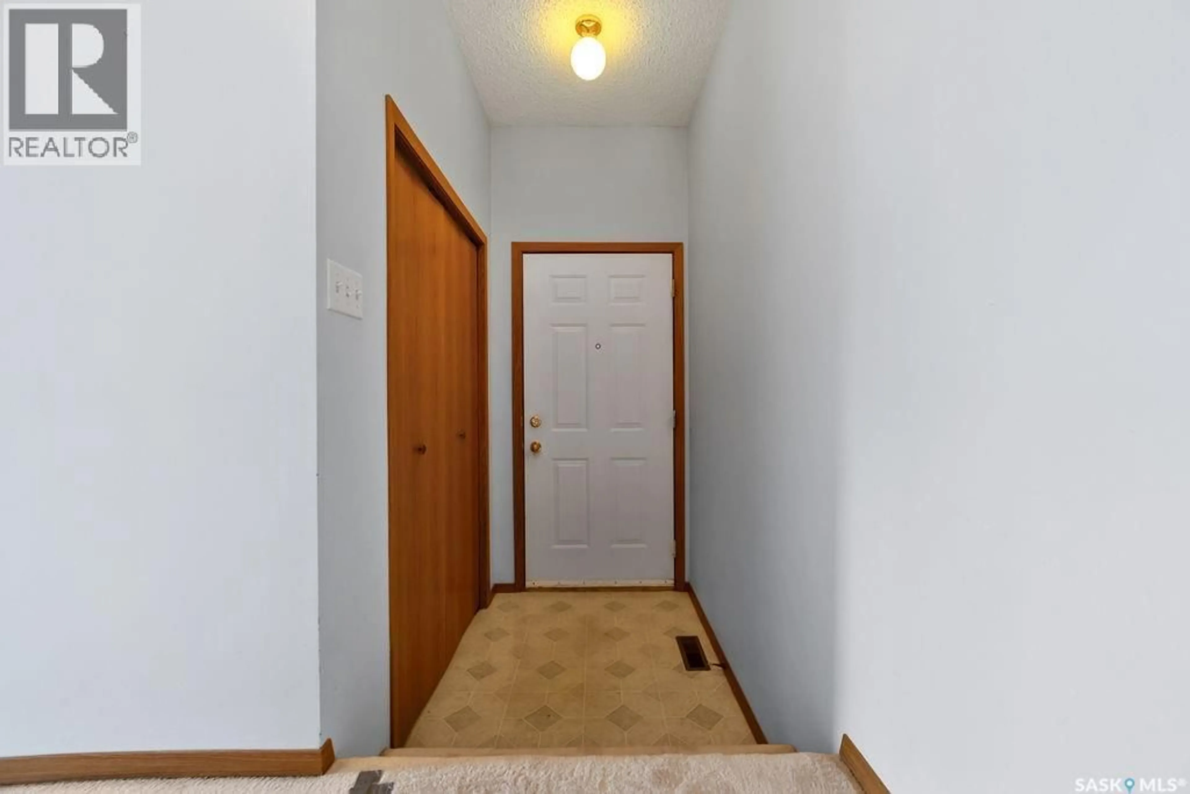 Indoor entryway for 3806 RAE STREET, Regina Saskatchewan S4S3A1