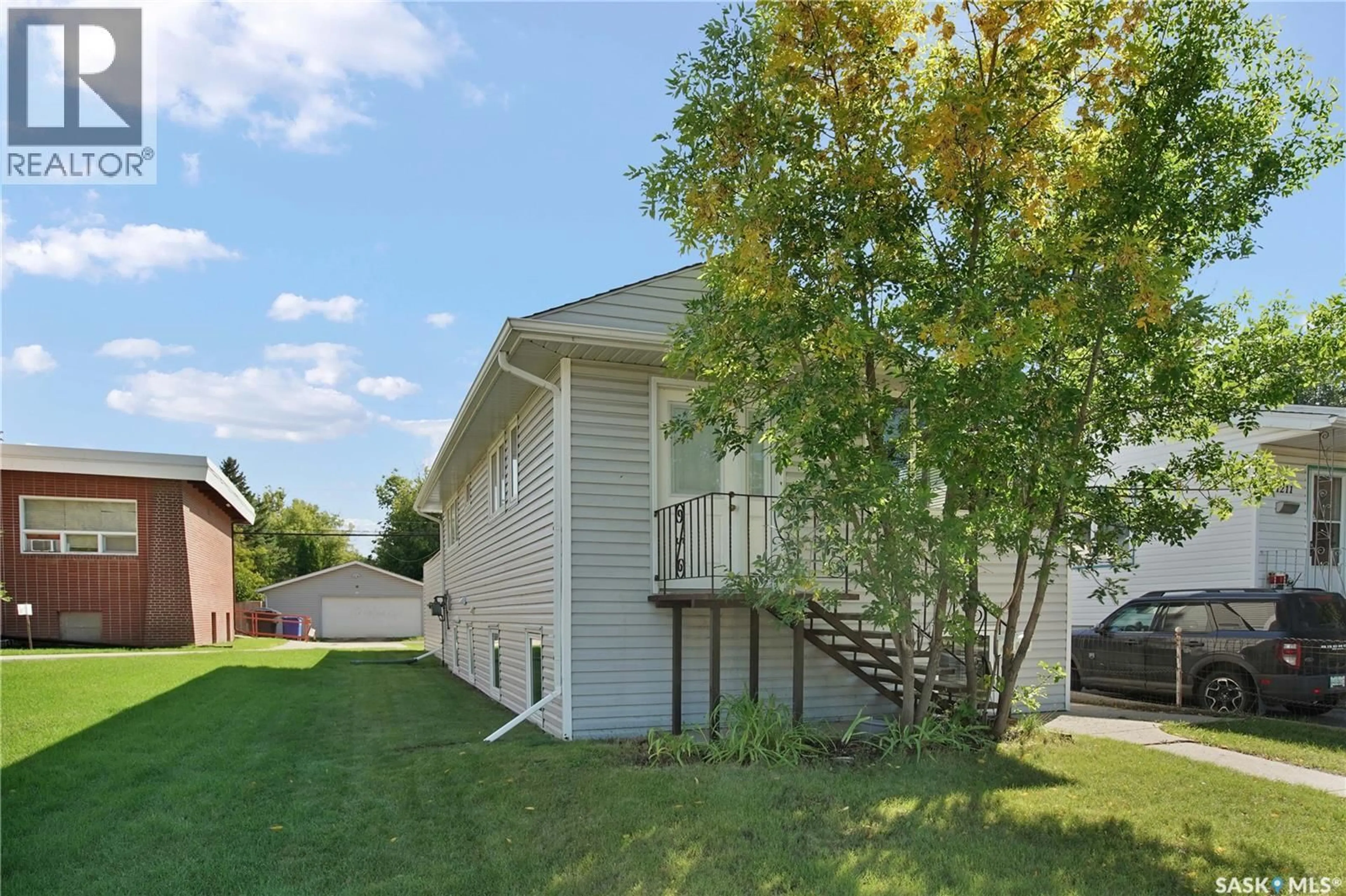 Home with vinyl exterior material, street for 1209 BROADWAY AVENUE, Saskatoon Saskatchewan S7H2A4