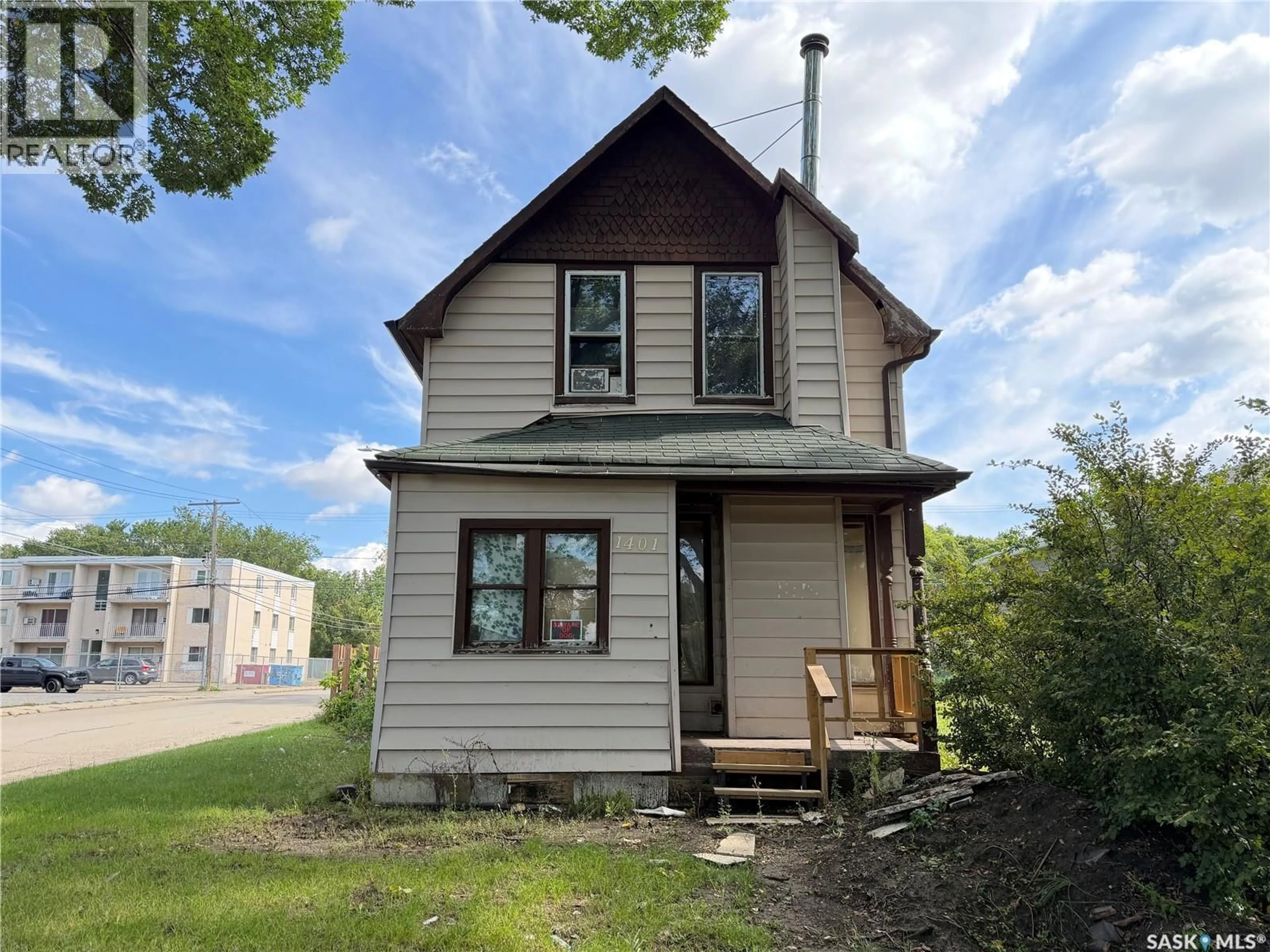 Home with vinyl exterior material, street for 1401 RETALLACK STREET, Regina Saskatchewan S4T2J3