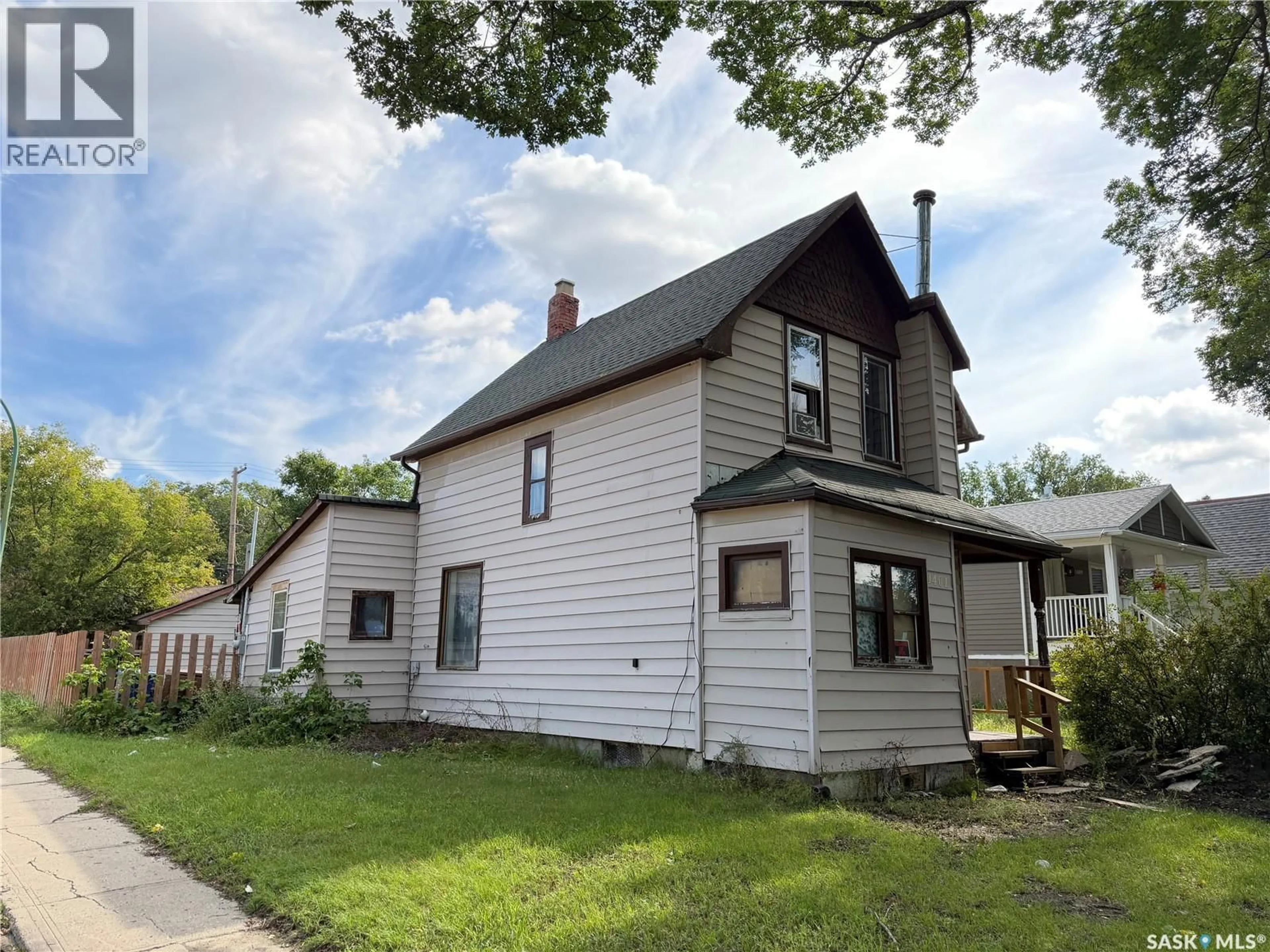 A pic from outside/outdoor area/front of a property/back of a property/a pic from drone, building for 1401 RETALLACK STREET, Regina Saskatchewan S4T2J3