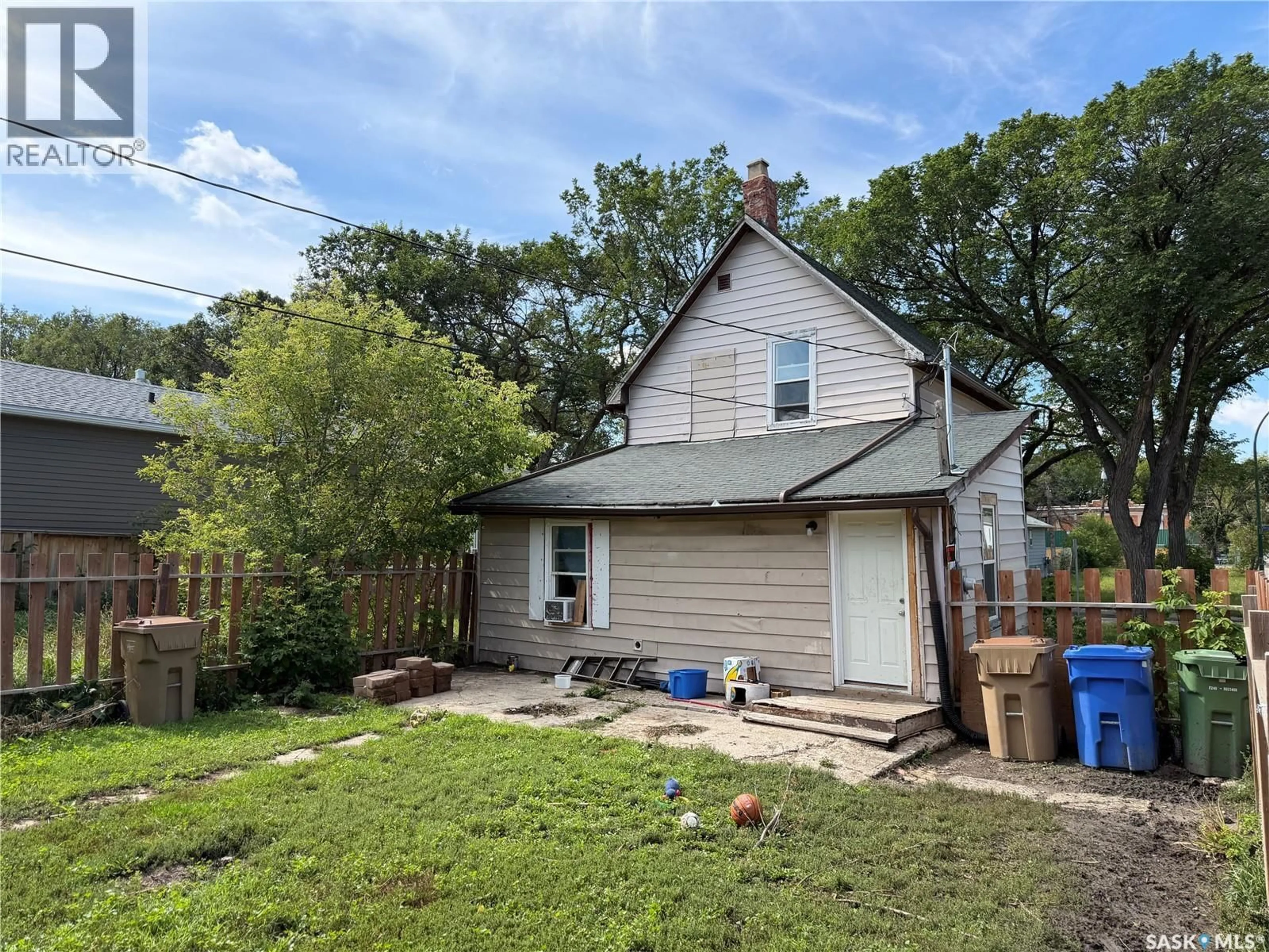 A pic from outside/outdoor area/front of a property/back of a property/a pic from drone, street for 1401 RETALLACK STREET, Regina Saskatchewan S4T2J3