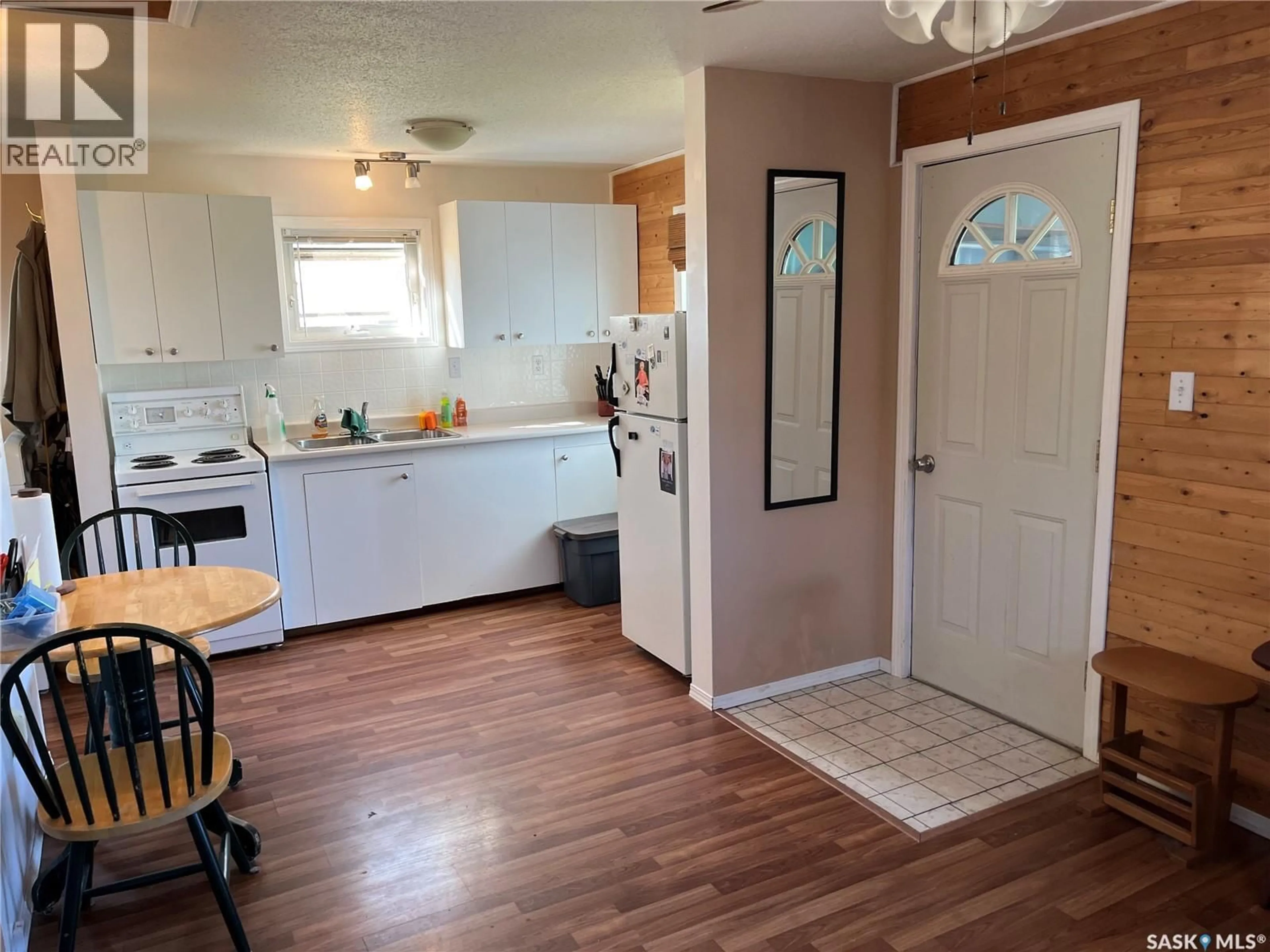Standard kitchen, unknown for 409 3RD STREET, Wakaw Saskatchewan S0K4P0