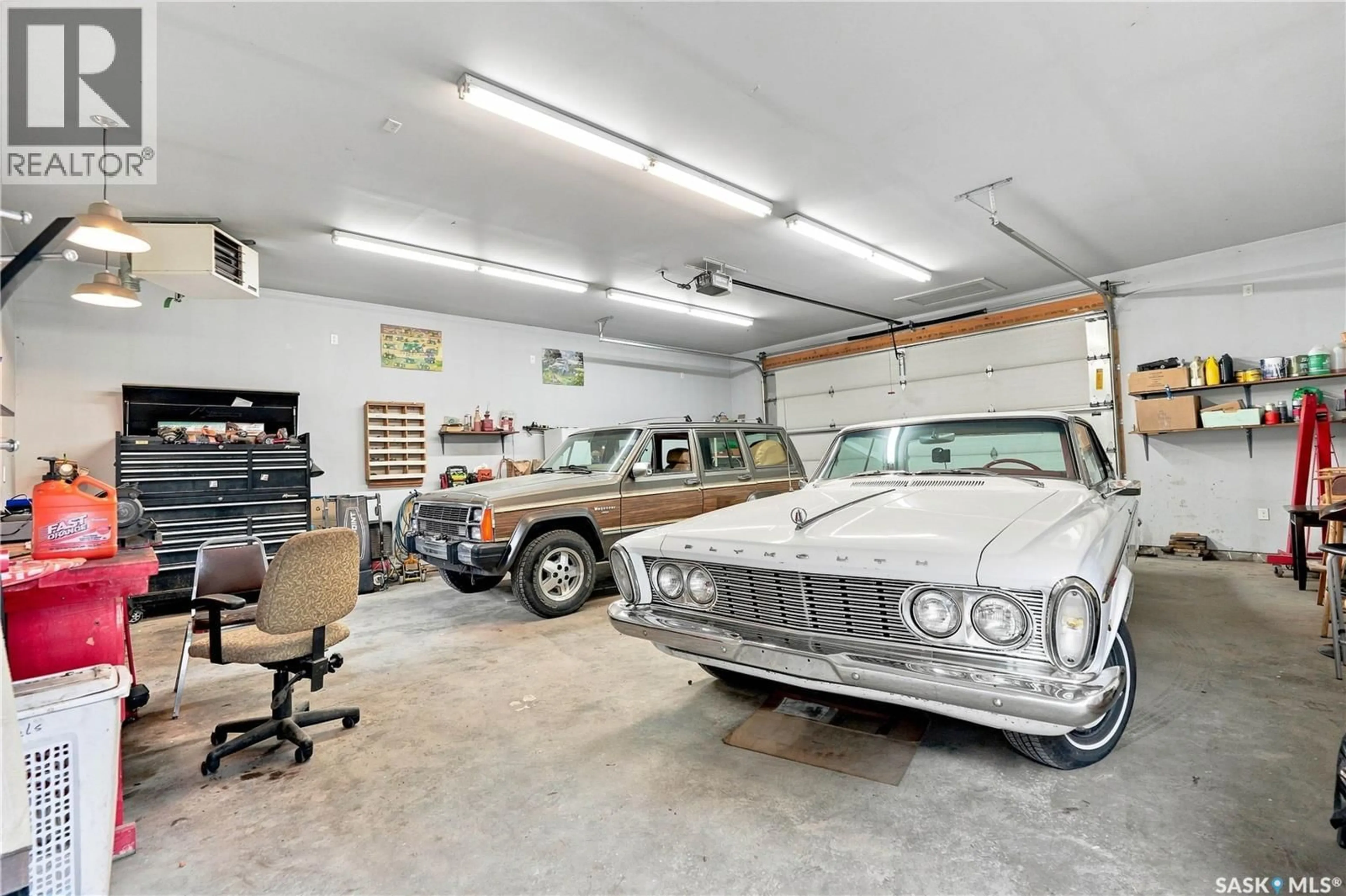 Indoor garage for 112 112TH STREET, Saskatoon Saskatchewan S7N1T7