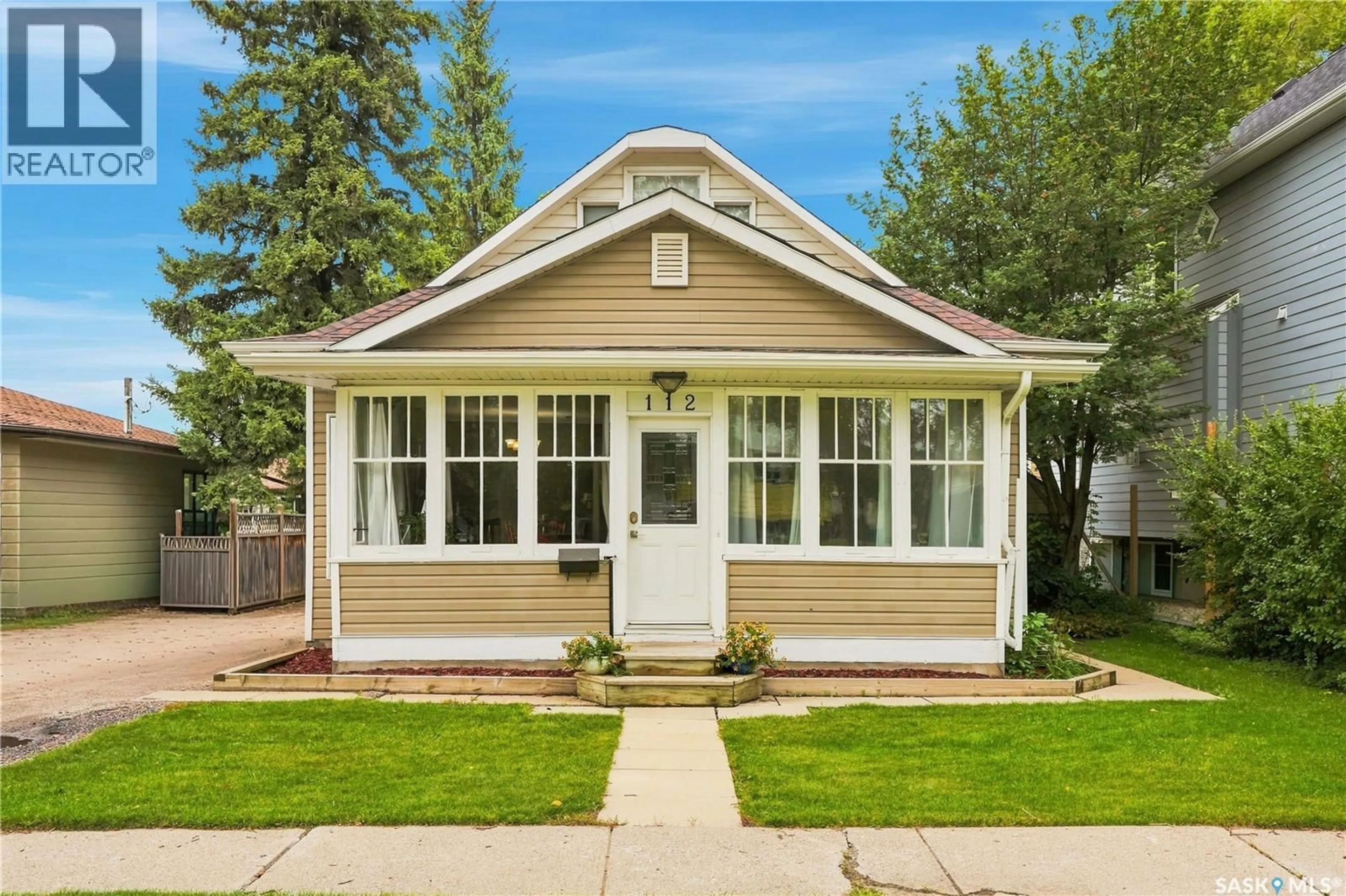 Home with vinyl exterior material, street for 112 112TH STREET, Saskatoon Saskatchewan S7N1T7