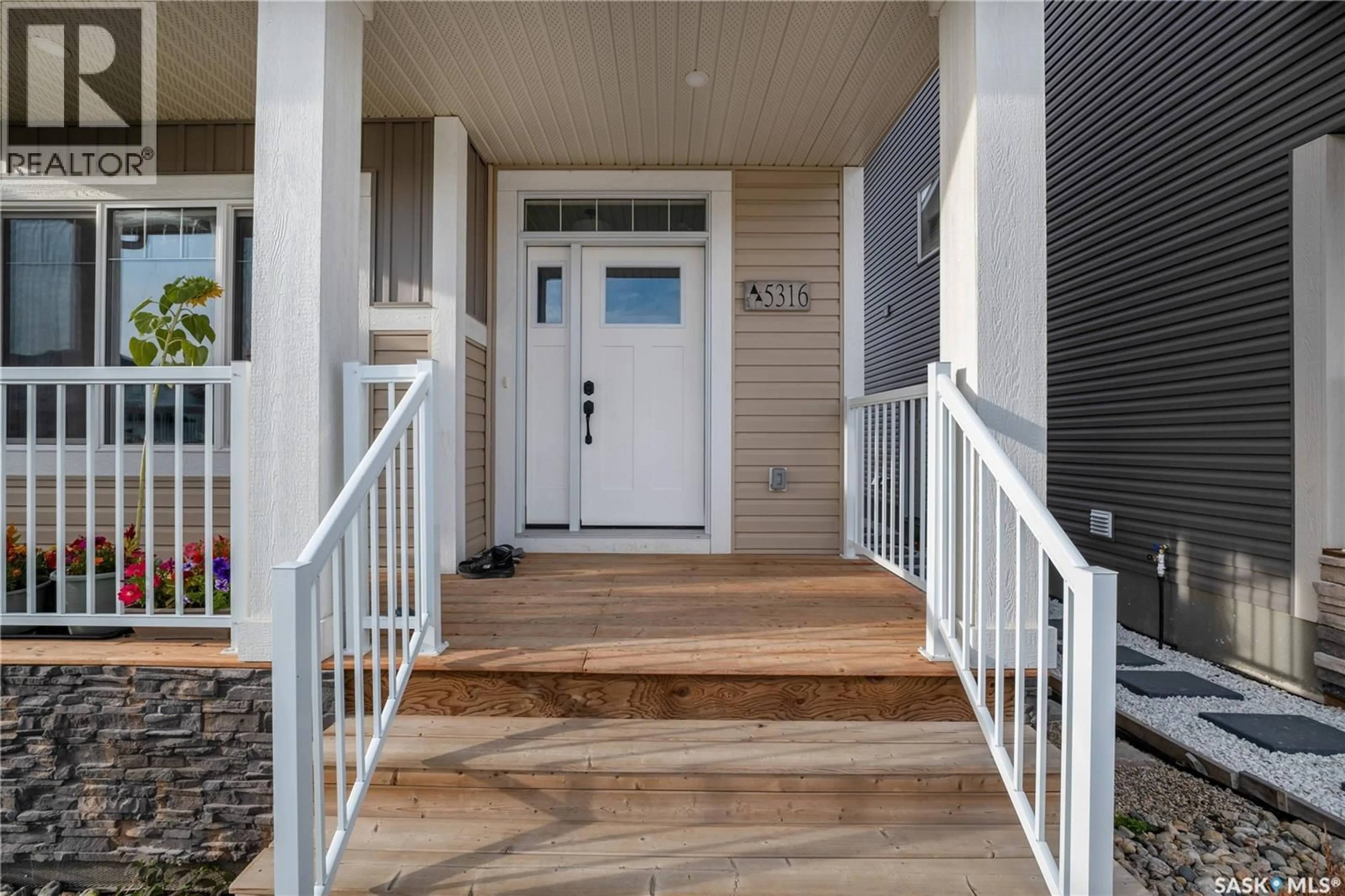 Indoor entryway for 5316 NICHOLSON AVENUE, Regina Saskatchewan S4V4B6