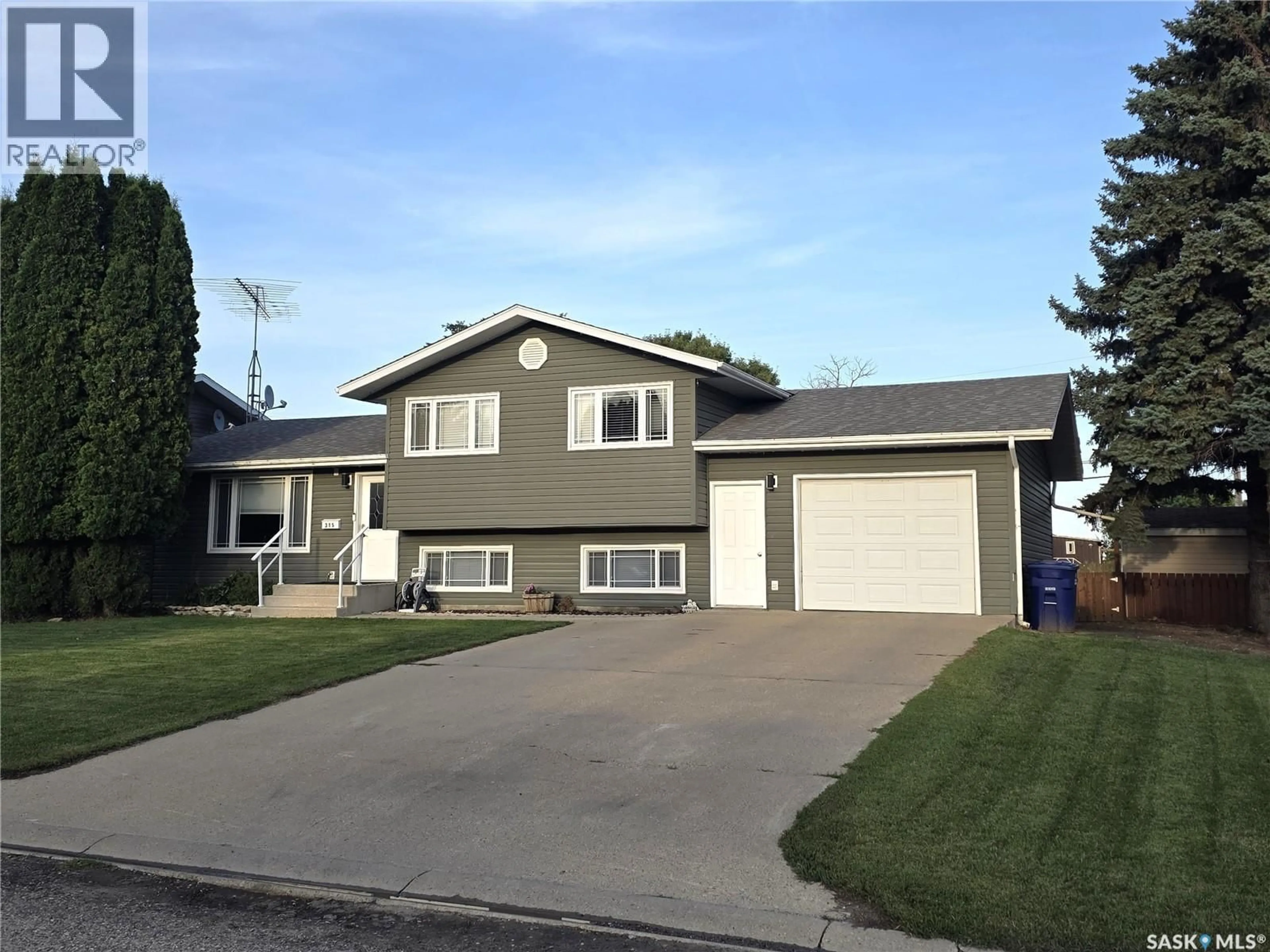 Home with vinyl exterior material, street for 315 HEARN STREET, Outlook Saskatchewan S0L2N0