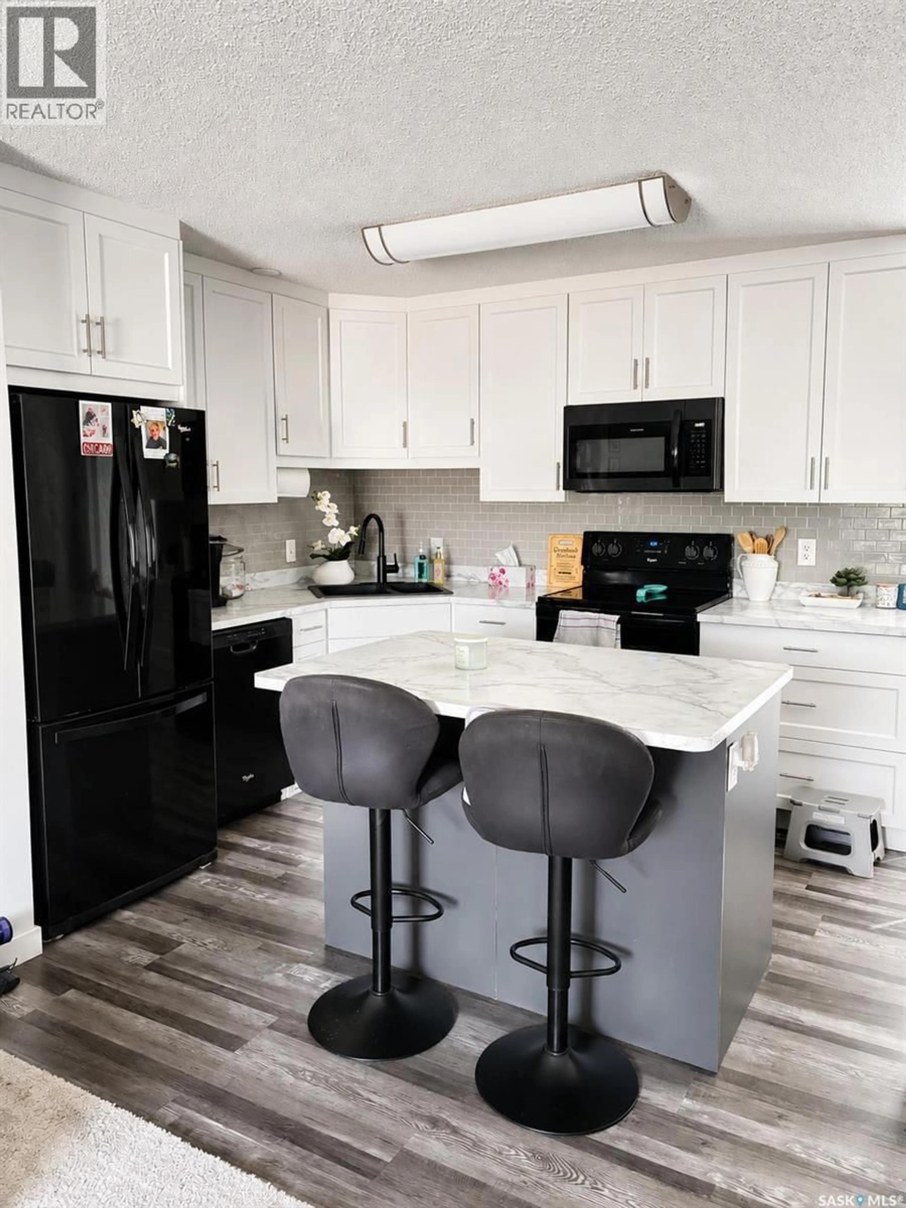 Open concept kitchen, unknown for 315 HEARN STREET, Outlook Saskatchewan S0L2N0