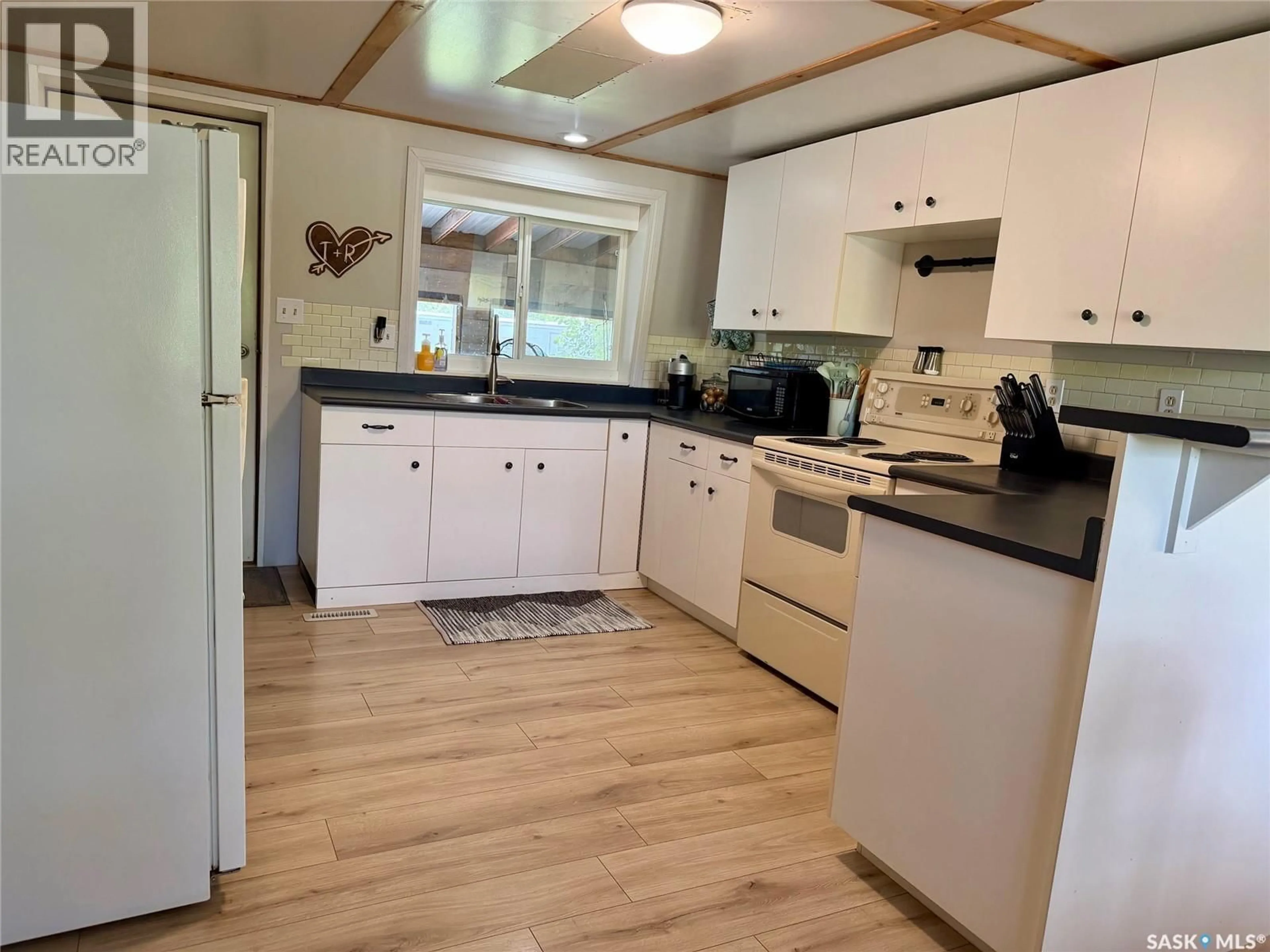 Standard kitchen, unknown for 301 PERCH CRESCENT, Mckillop Rm No. 220 Saskatchewan S0G4L0