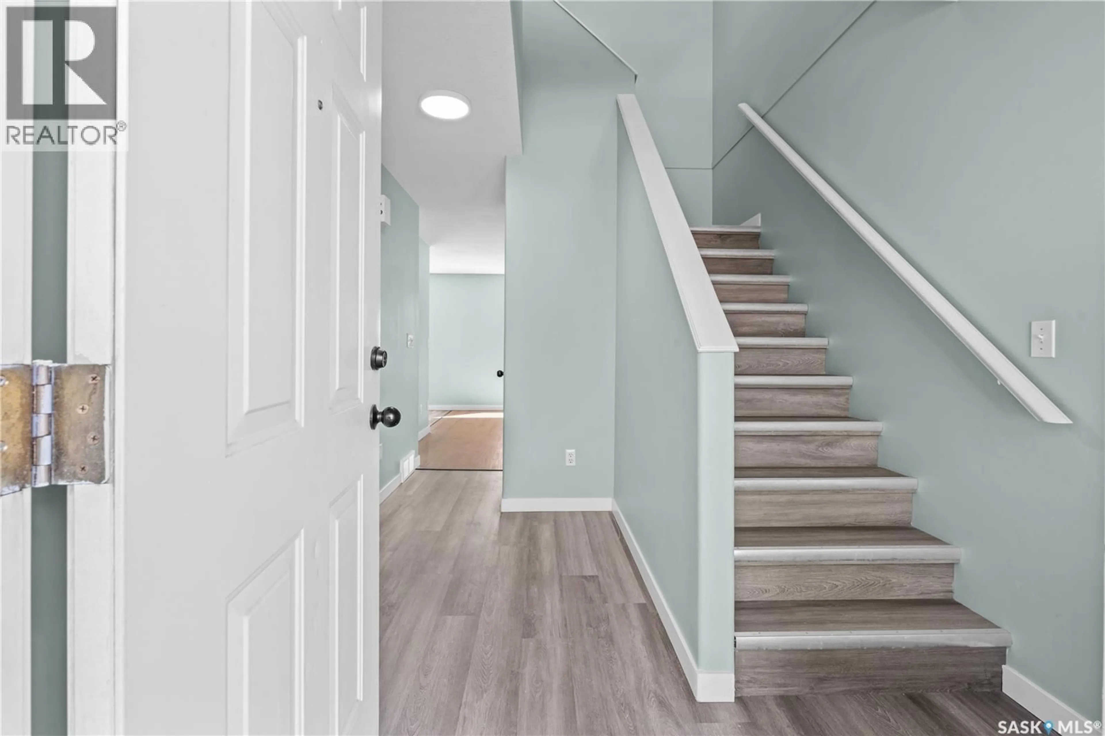 Indoor entryway for 14 103 BERINI DRIVE, Saskatoon Saskatchewan S7N4L2