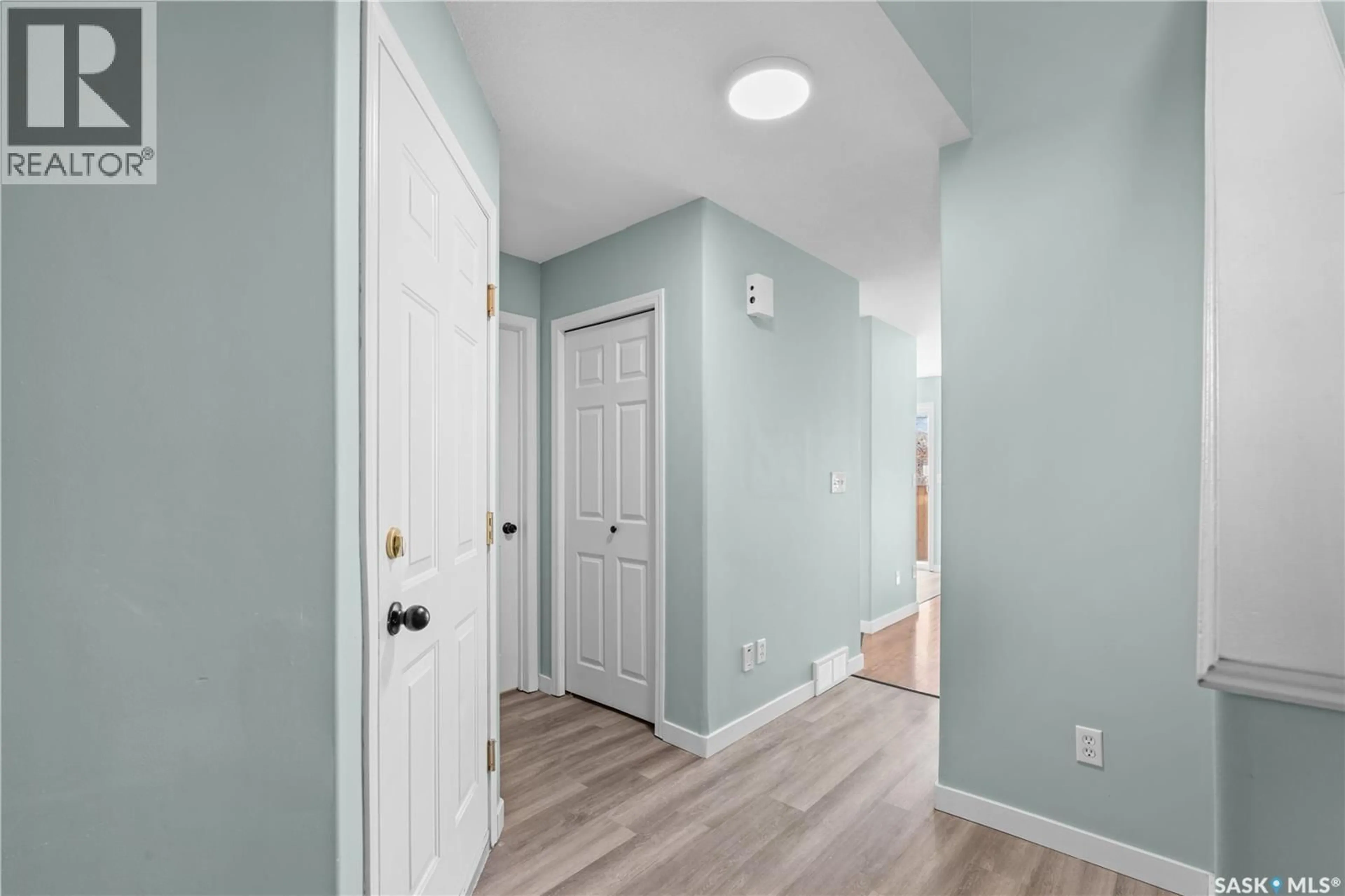 Indoor entryway for 14 103 BERINI DRIVE, Saskatoon Saskatchewan S7N4L2