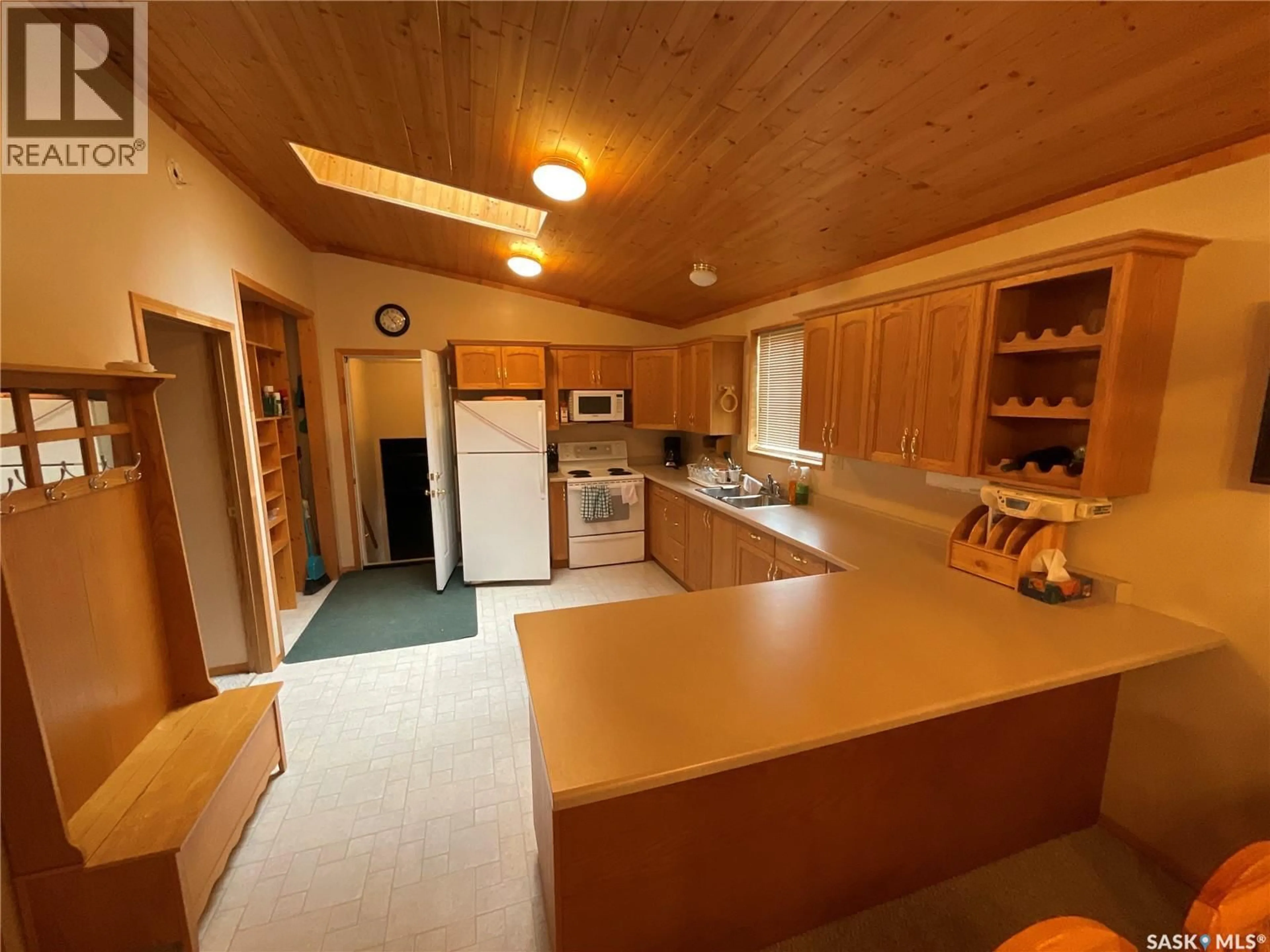 Standard kitchen, unknown for 75 CRESCENT AVENUE, Wakaw Lake Saskatchewan S0K4P0