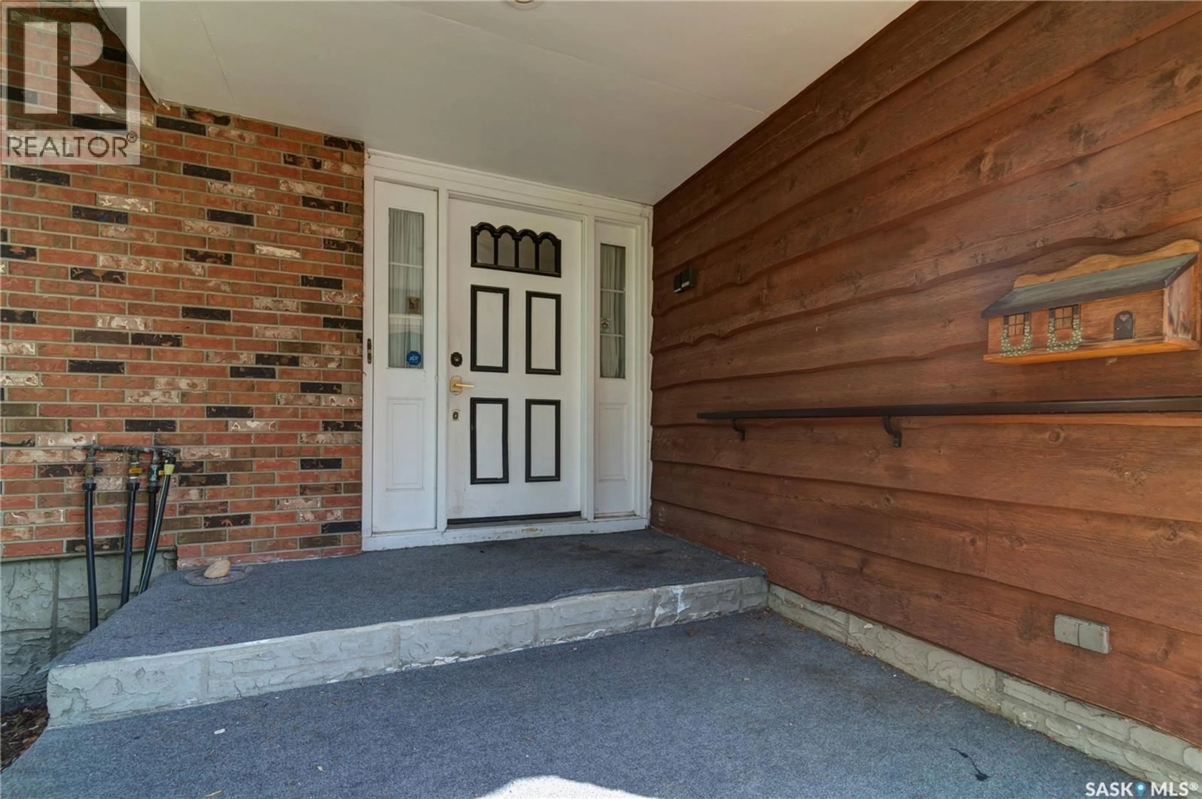 Indoor entryway for 4827 MCTAVISH STREET, Regina Saskatchewan S4S6S7