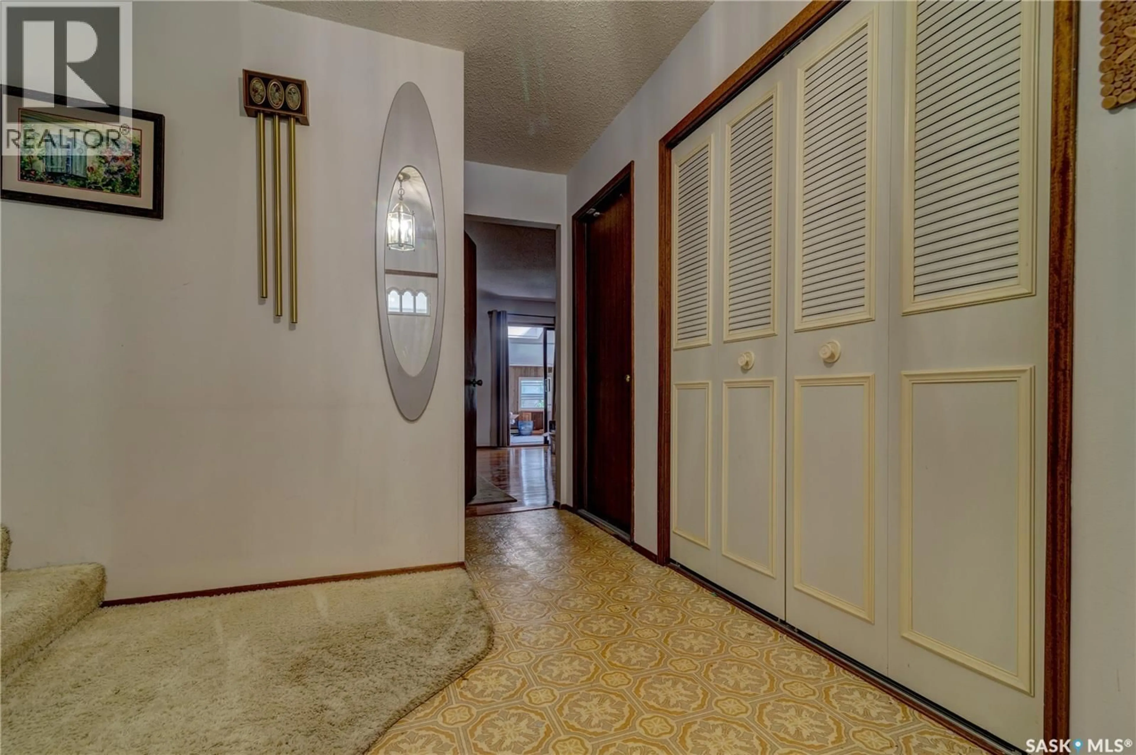 Indoor foyer for 4827 MCTAVISH STREET, Regina Saskatchewan S4S6S7