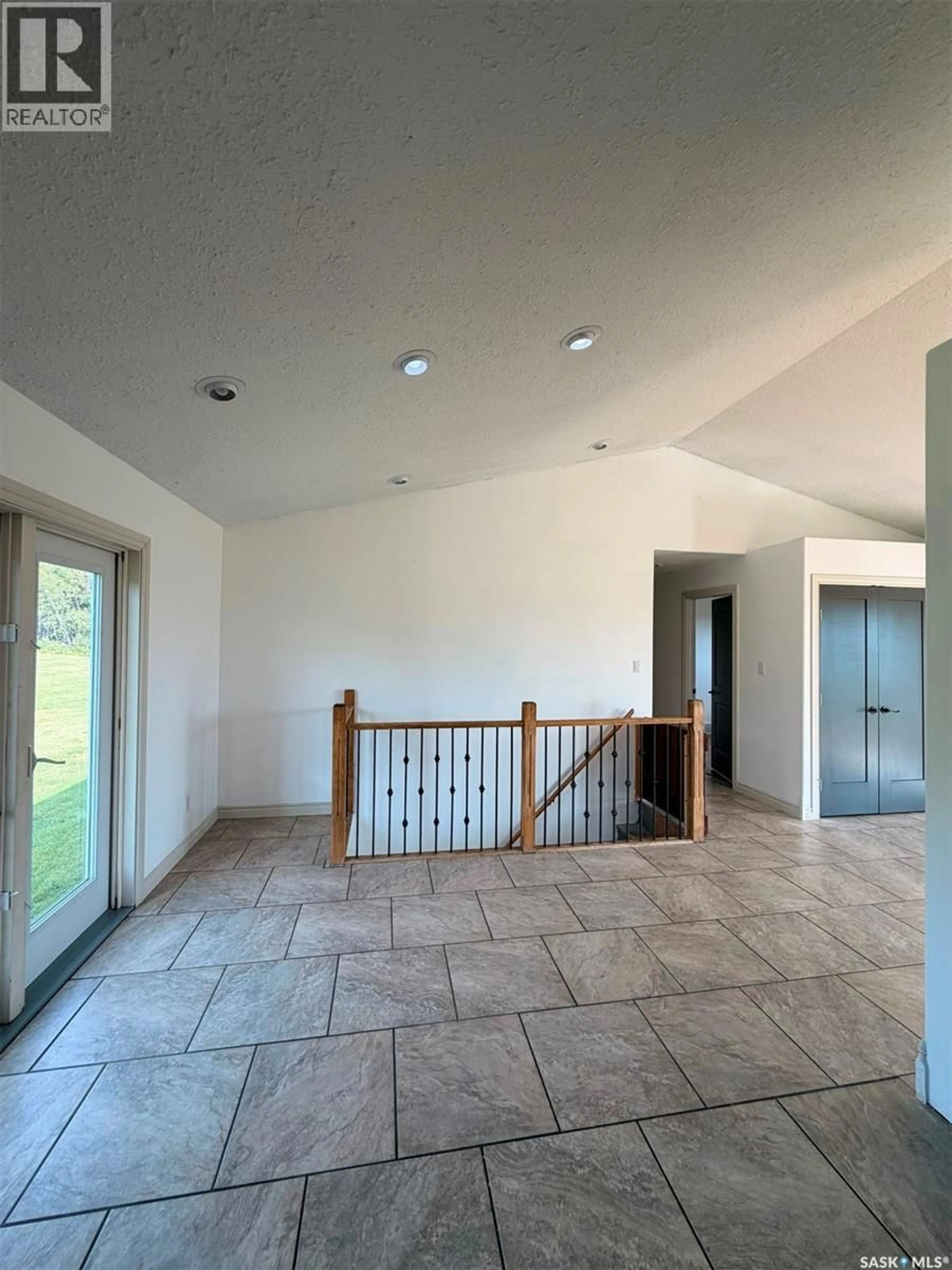 Indoor foyer for 10 ACRES SOUTH OF PIERCELAND, Beaver River Rm No. 622 Saskatchewan S0M2K0