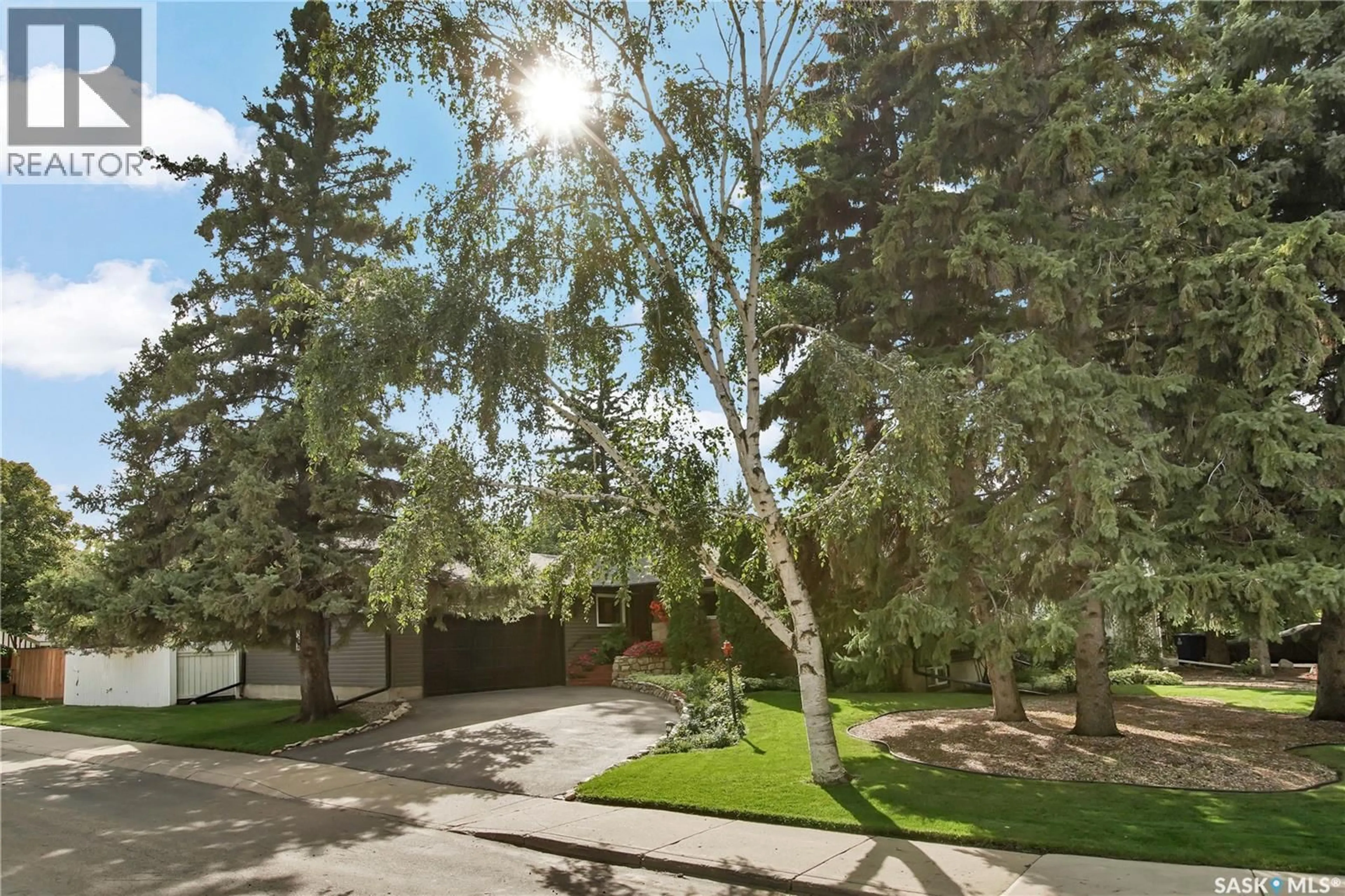 Patio, street for 30 YALE CRESCENT, Saskatoon Saskatchewan S7H3P7