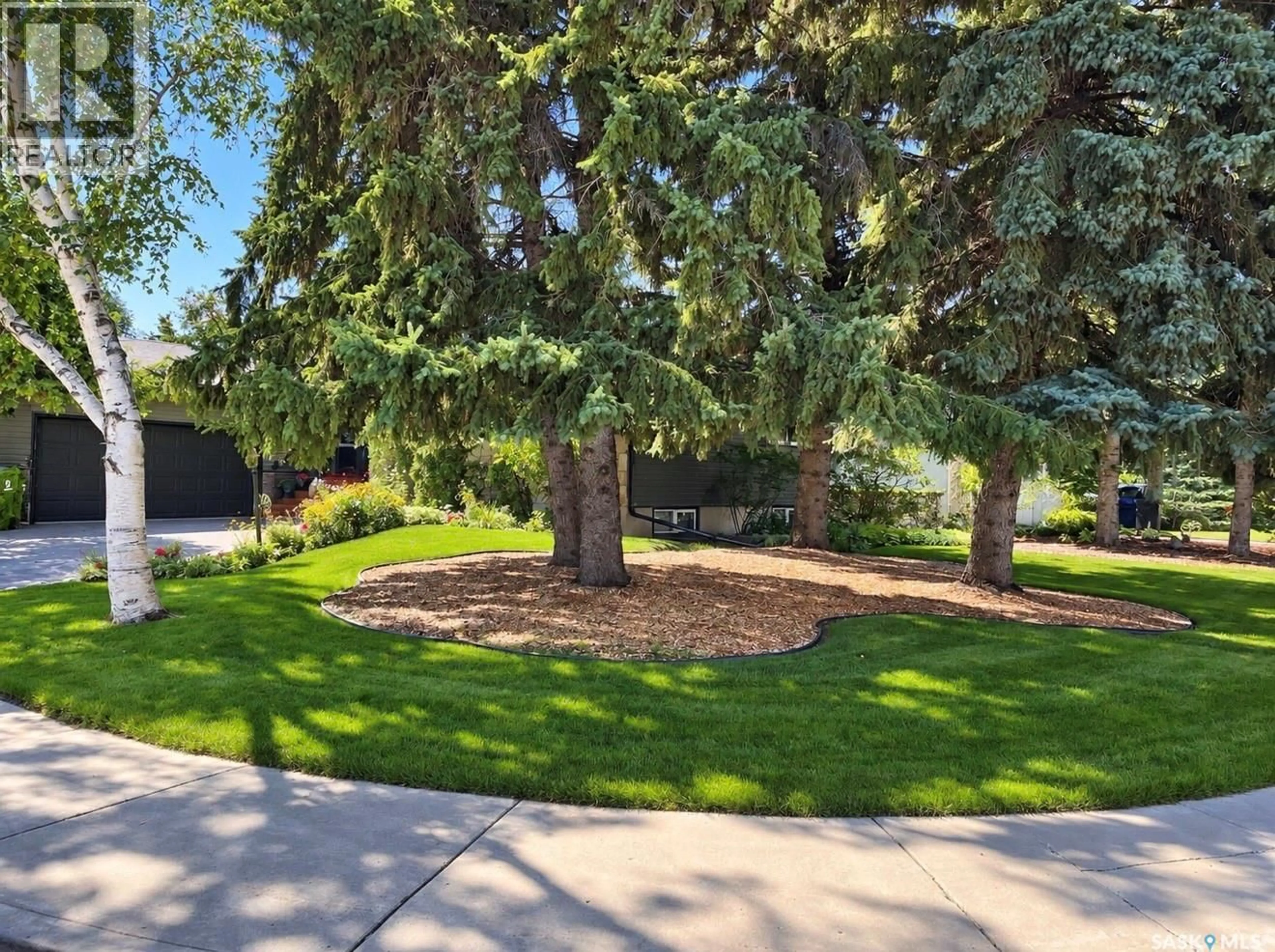 A pic from outside/outdoor area/front of a property/back of a property/a pic from drone, street for 30 YALE CRESCENT, Saskatoon Saskatchewan S7H3P7
