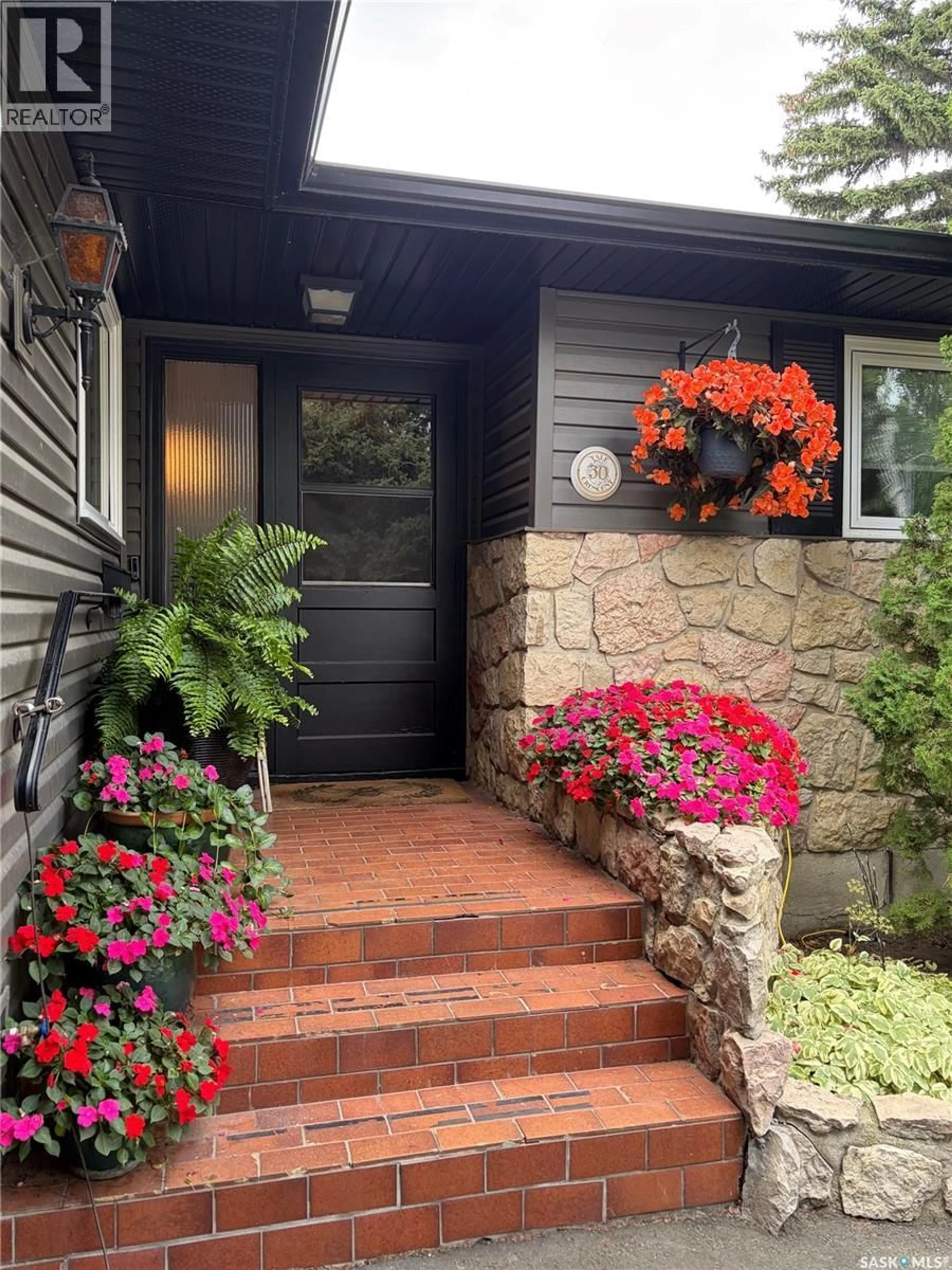 Indoor entryway for 30 YALE CRESCENT, Saskatoon Saskatchewan S7H3P7