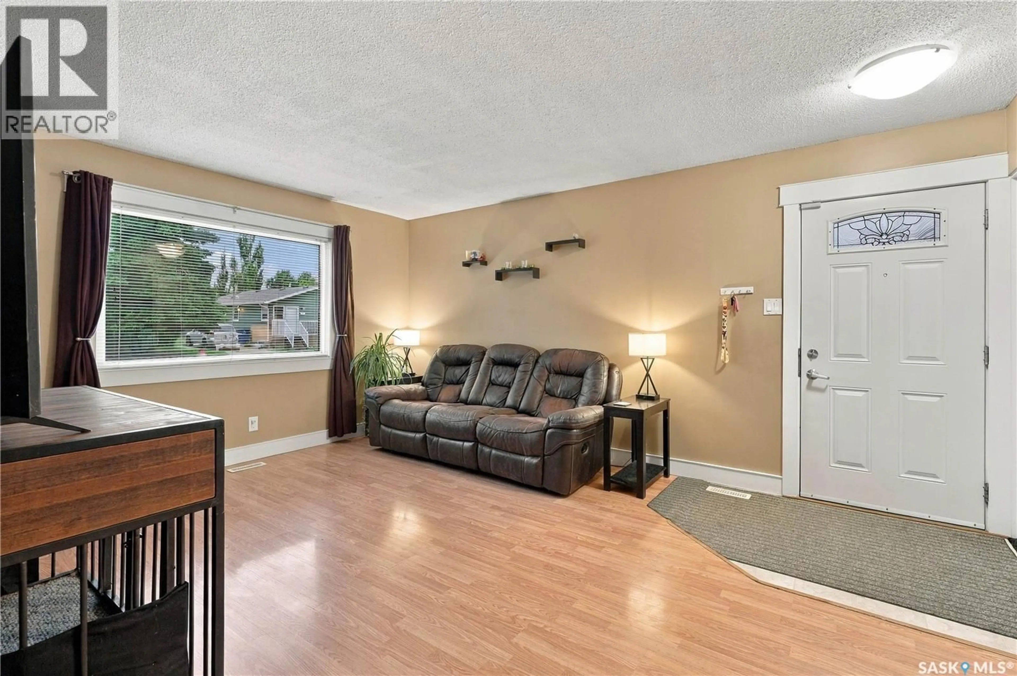 Living room with furniture, unknown for 426 LANGEVIN CRESCENT, Saskatoon Saskatchewan S7L5R6