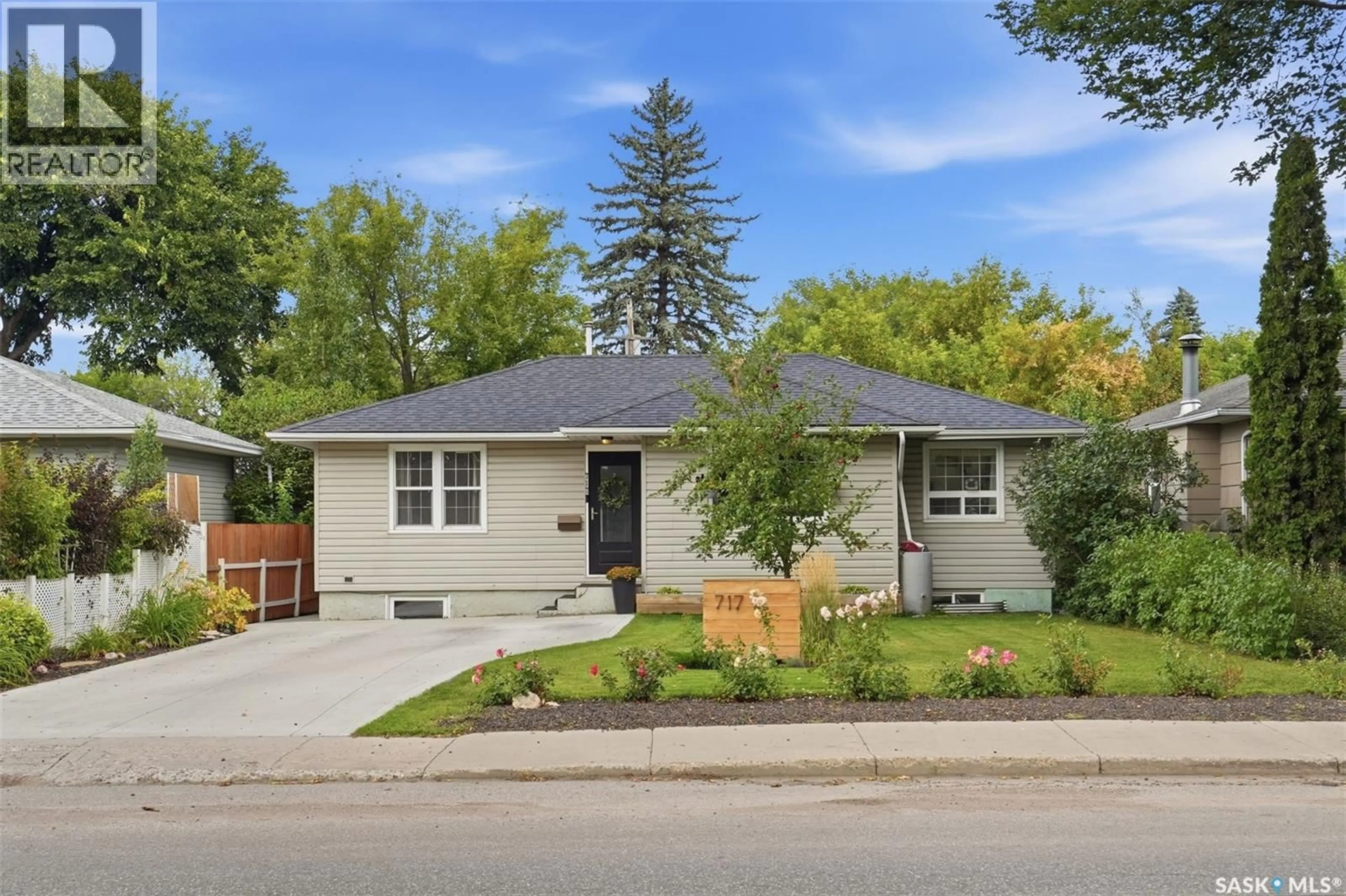 Home with vinyl exterior material, street for 717 TAYLOR STREET, Saskatoon Saskatchewan S7H1W1