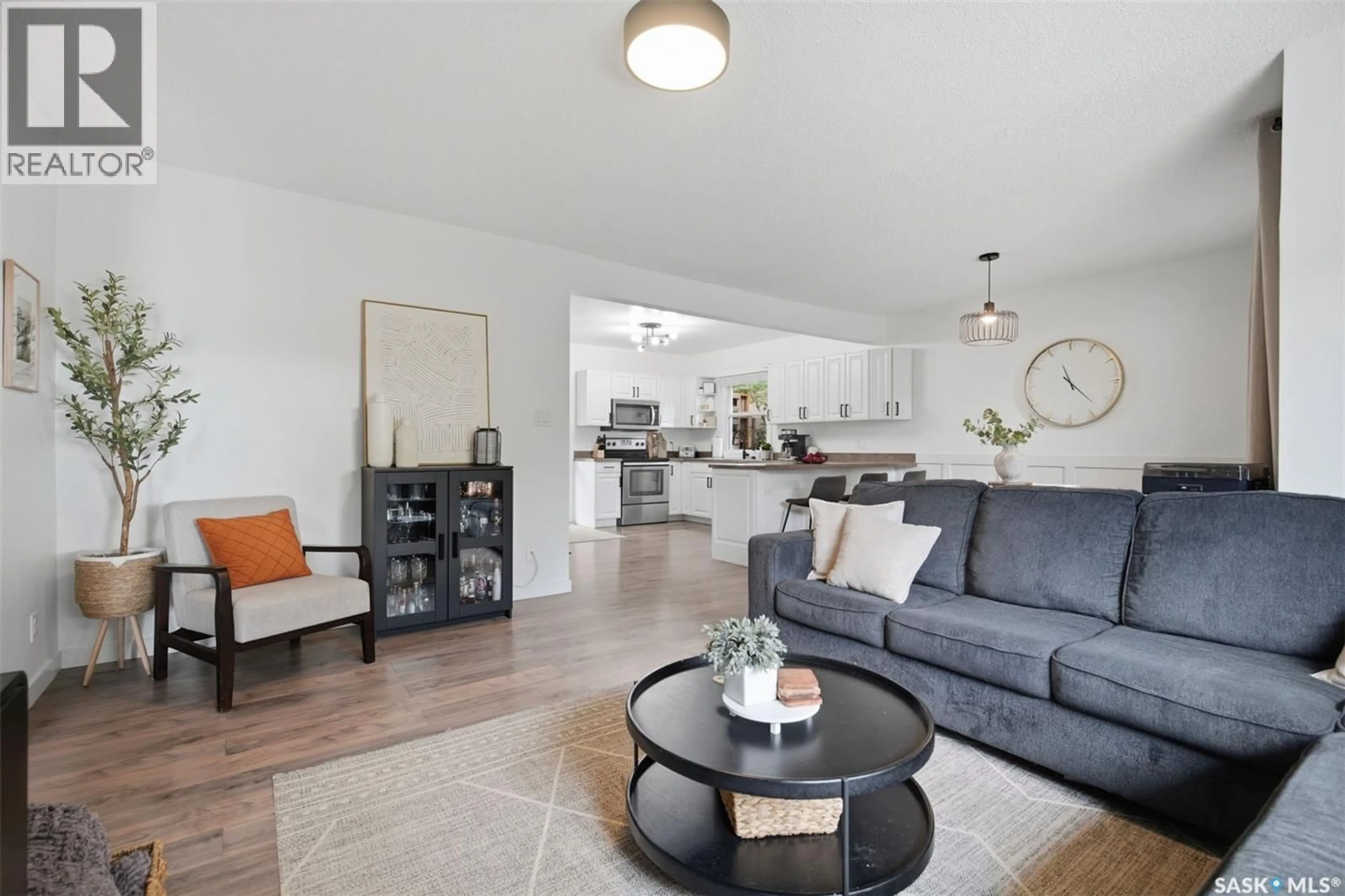 Living room with furniture, unknown for 717 TAYLOR STREET, Saskatoon Saskatchewan S7H1W1