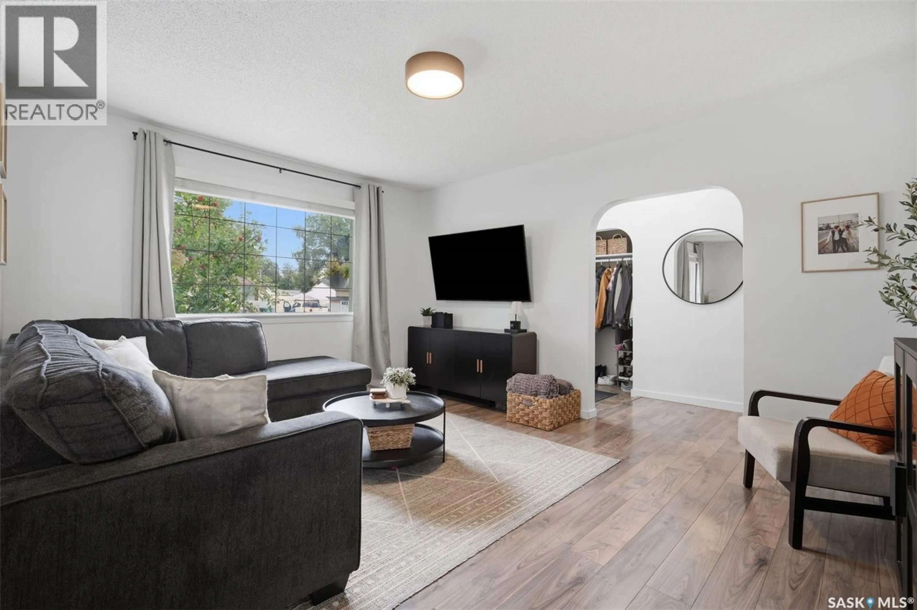 Living room with furniture, unknown for 717 TAYLOR STREET, Saskatoon Saskatchewan S7H1W1