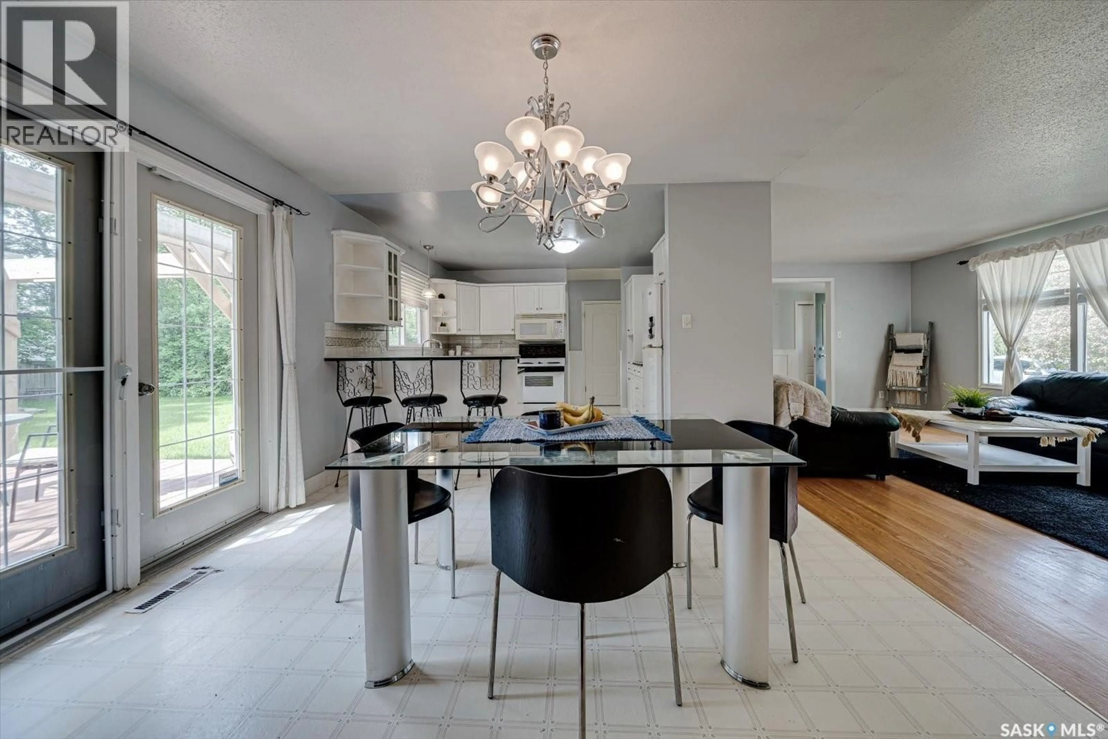 Contemporary kitchen, ceramic/tile floor for 465 BIRCH CRESCENT, Saskatoon Saskatchewan S7N2K2