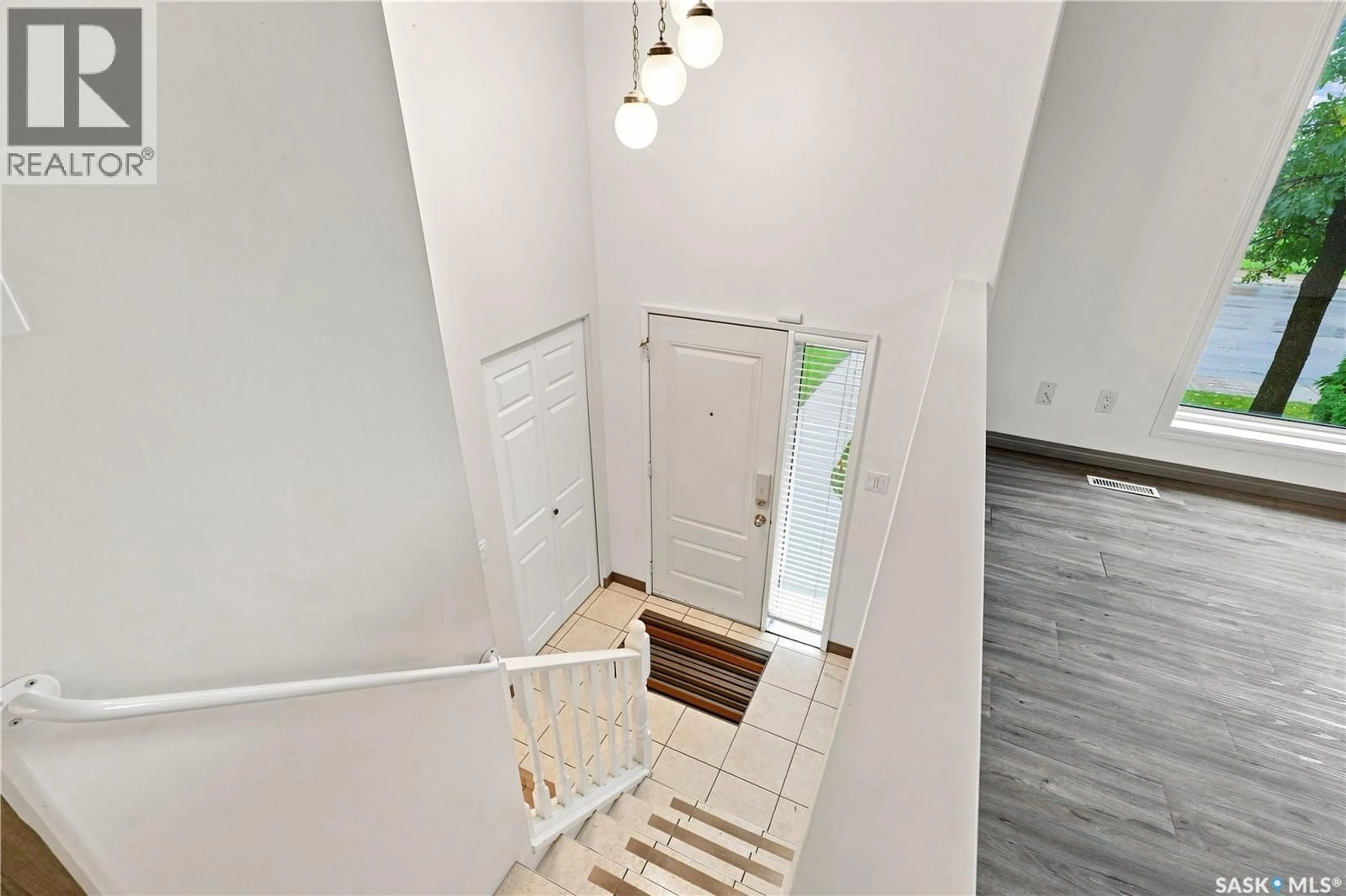Indoor entryway for 2 CARROTHERS COURT, Saskatoon Saskatchewan S7L6T3