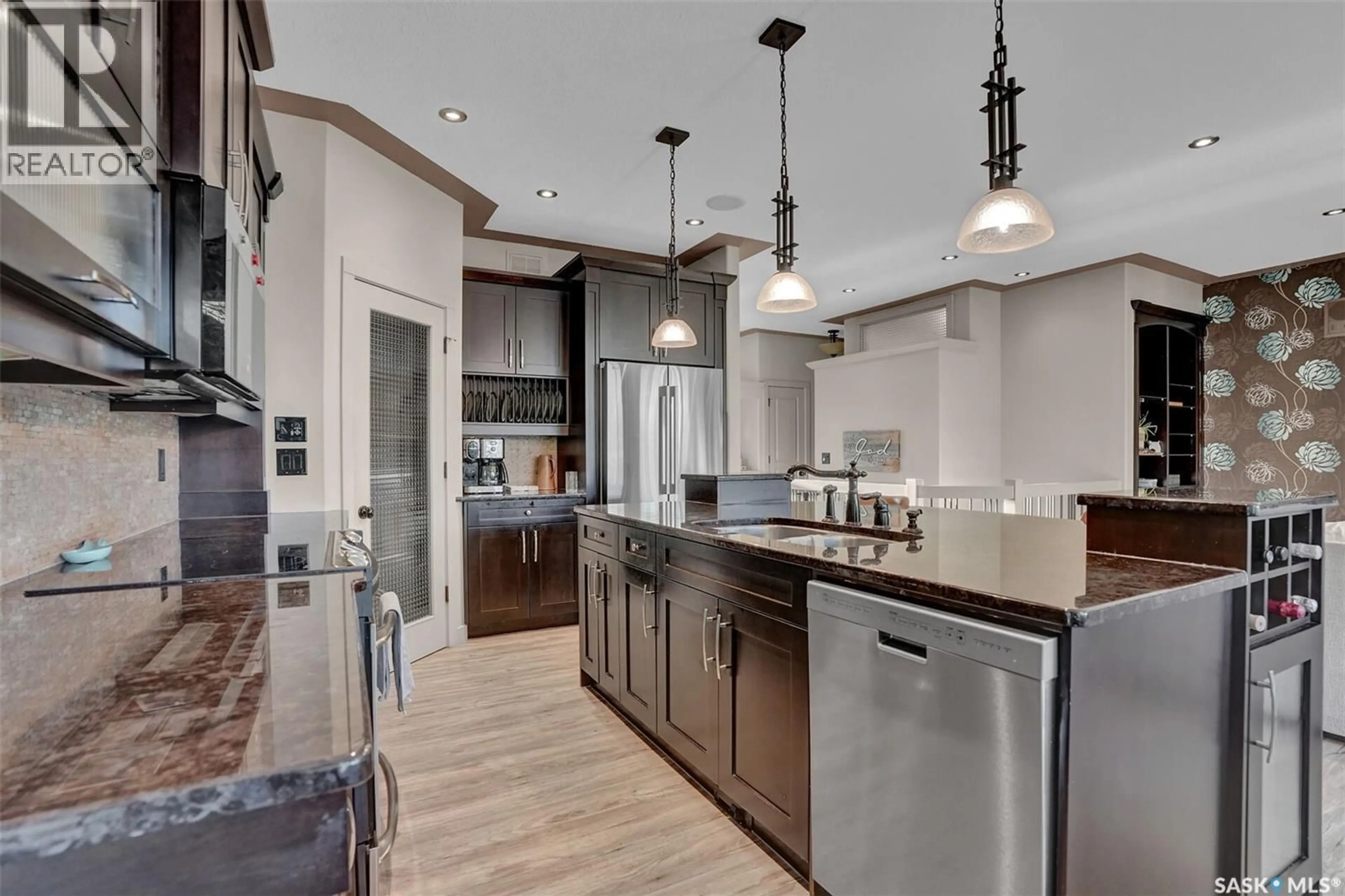 Contemporary kitchen, unknown for 4635 ELLARD COURT, Regina Saskatchewan S4X0B3