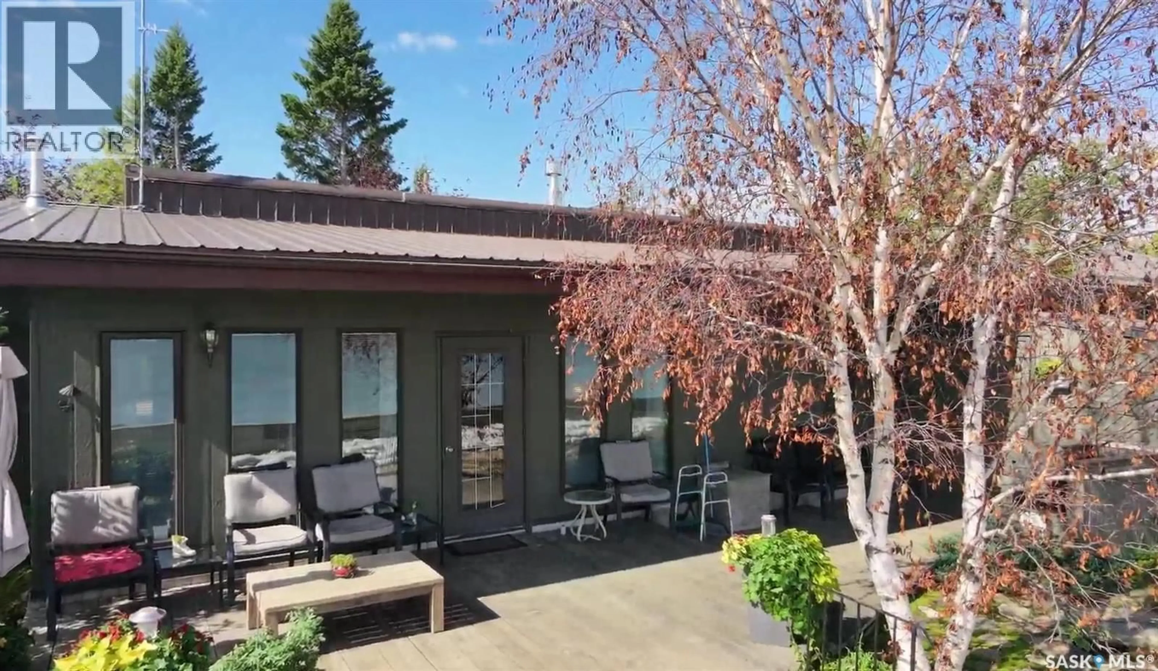 Patio, unknown for 122 LAKESHORE LANE, Leslie Beach Saskatchewan S0A1A0