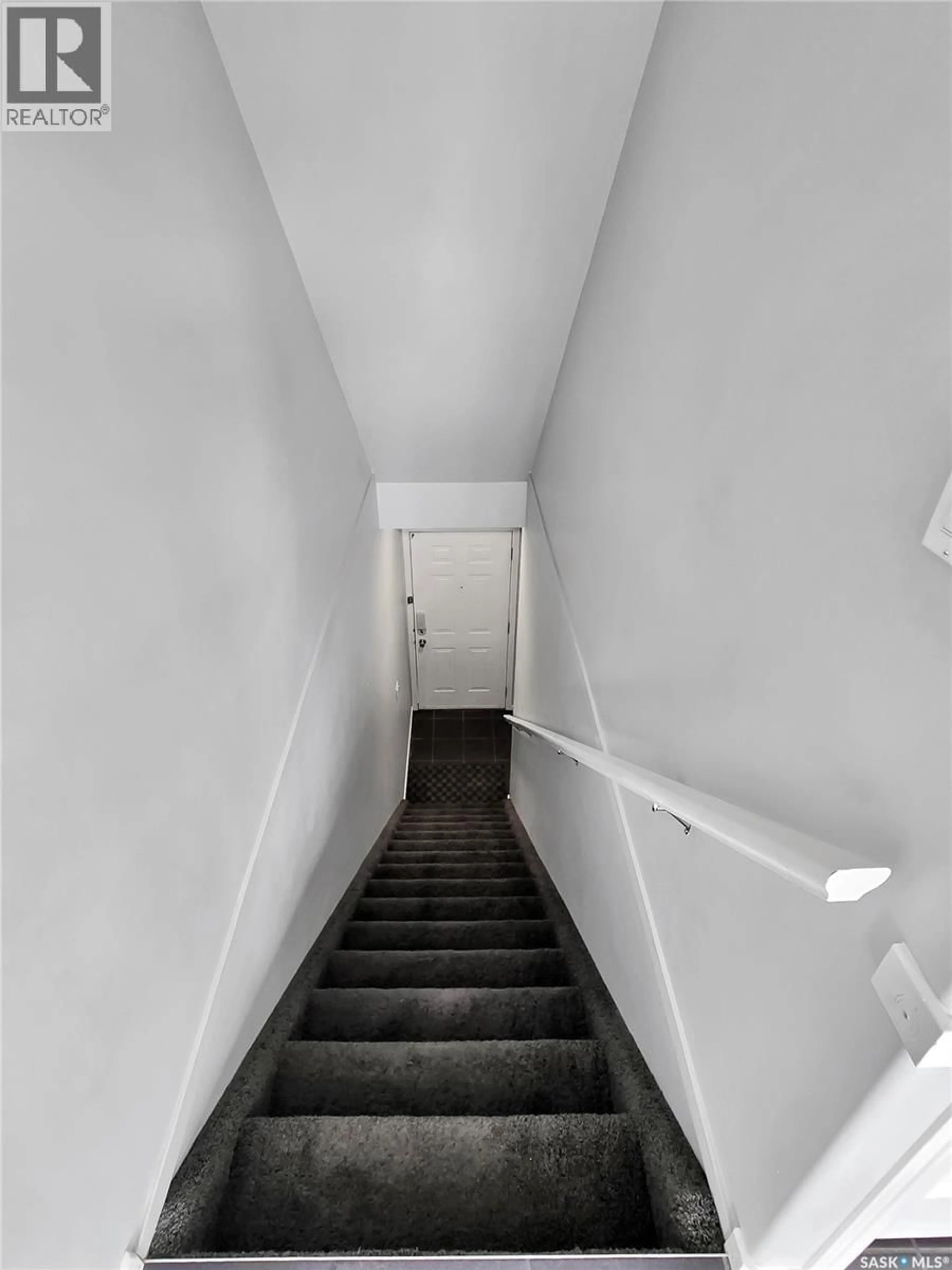 Stairs for 135 - 58 PAWLYCHENKO LANE, Saskatoon Saskatchewan S7V1K2
