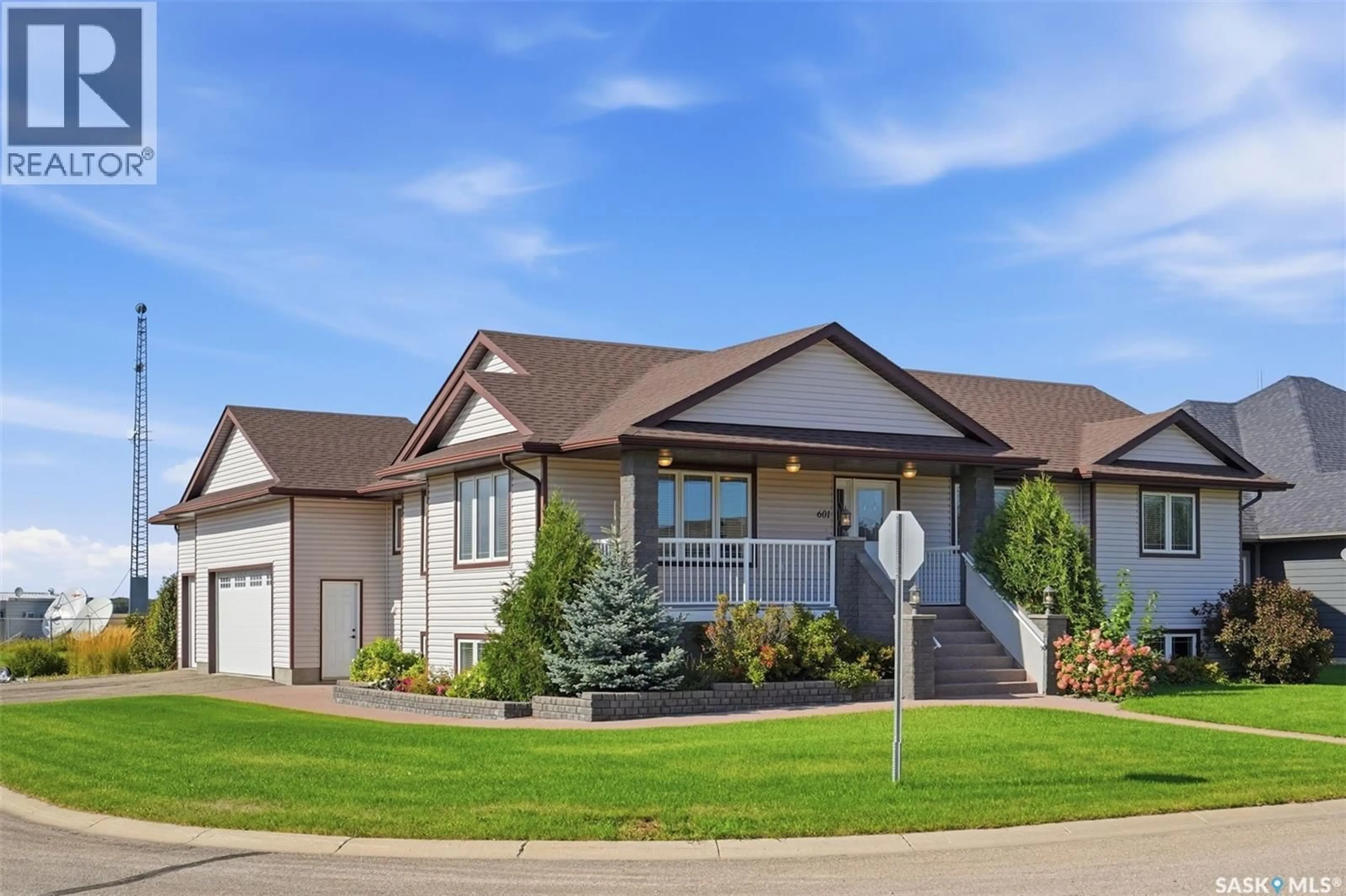 Home with vinyl exterior material, street for 601 4TH STREET, Watrous Saskatchewan S0K4T0