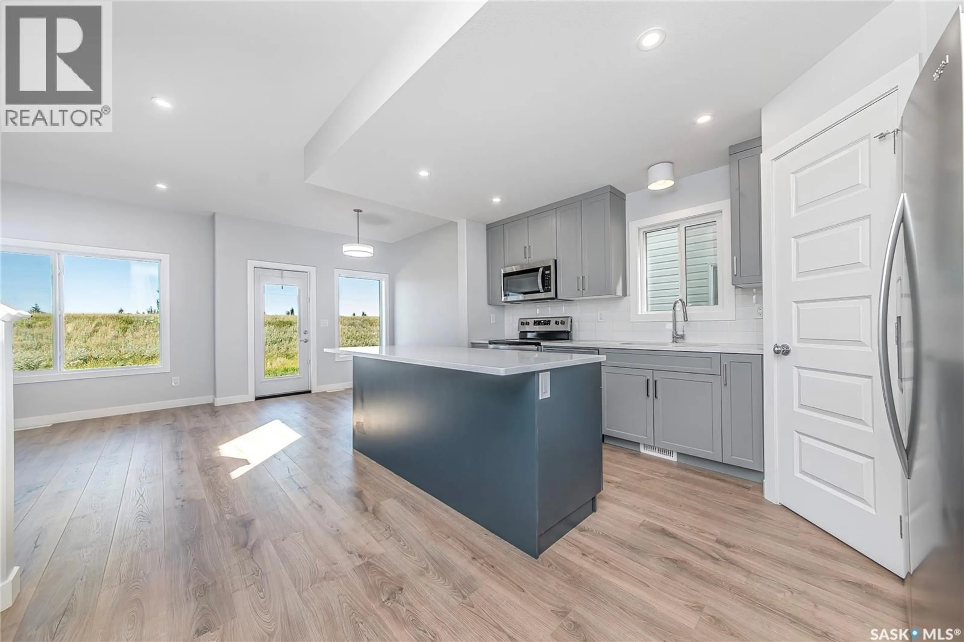 Open concept kitchen, unknown for 563 TRAEGER MANOR, Saskatoon Saskatchewan S7V1Z8