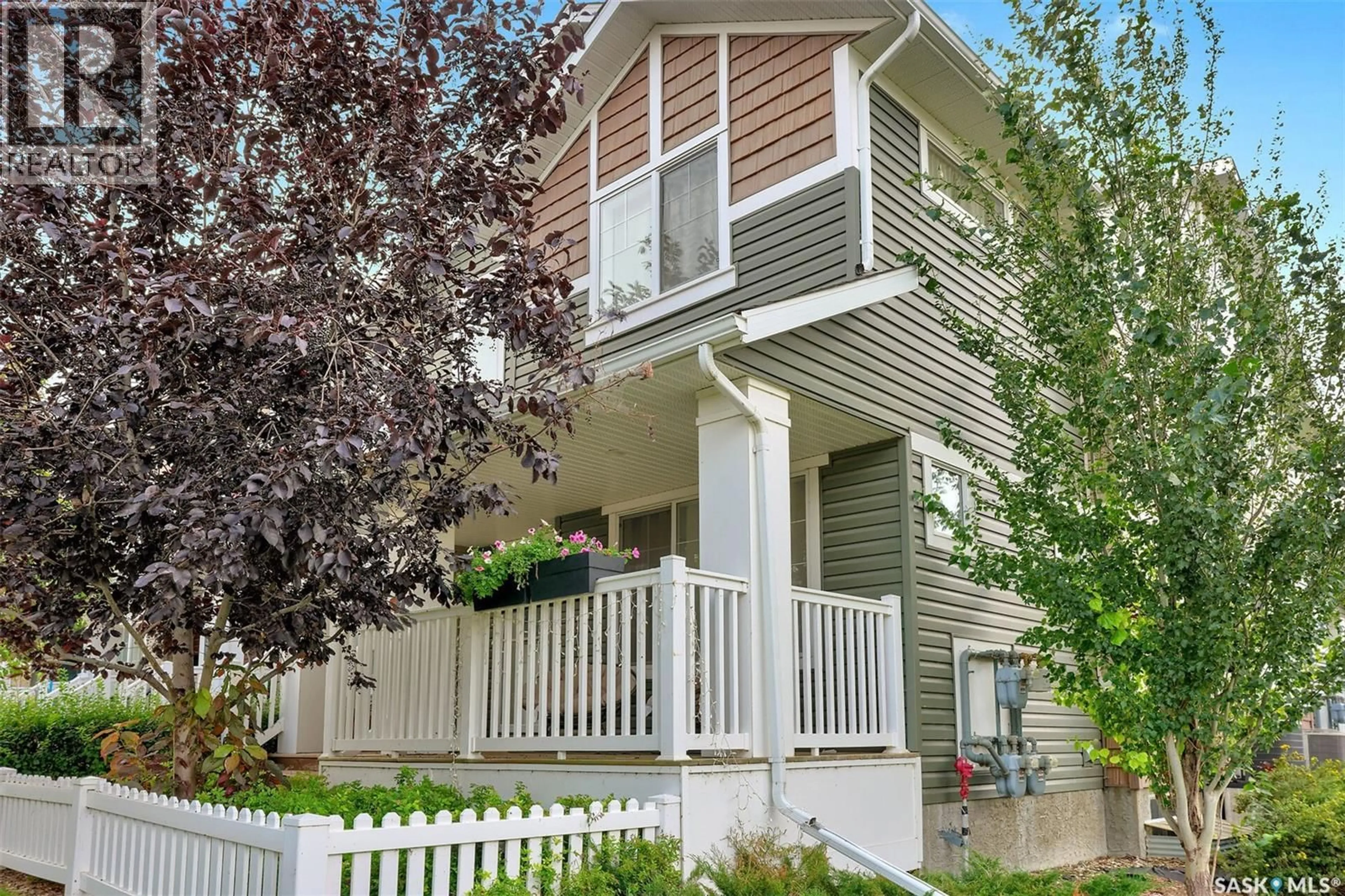 Home with vinyl exterior material, street for 29 - 5722 GORDON AVENUE, Regina Saskatchewan S4W0M1