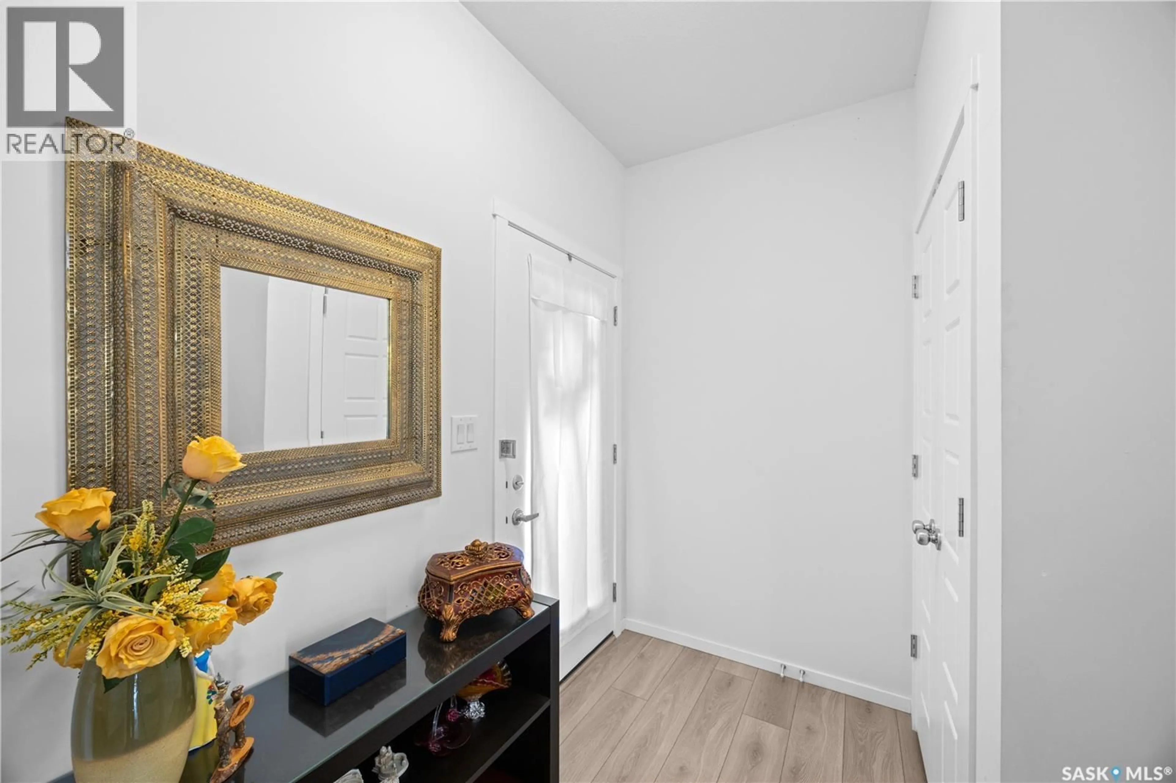 Indoor entryway for 814 LABINE CRESCENT, Saskatoon Saskatchewan S7L6N2