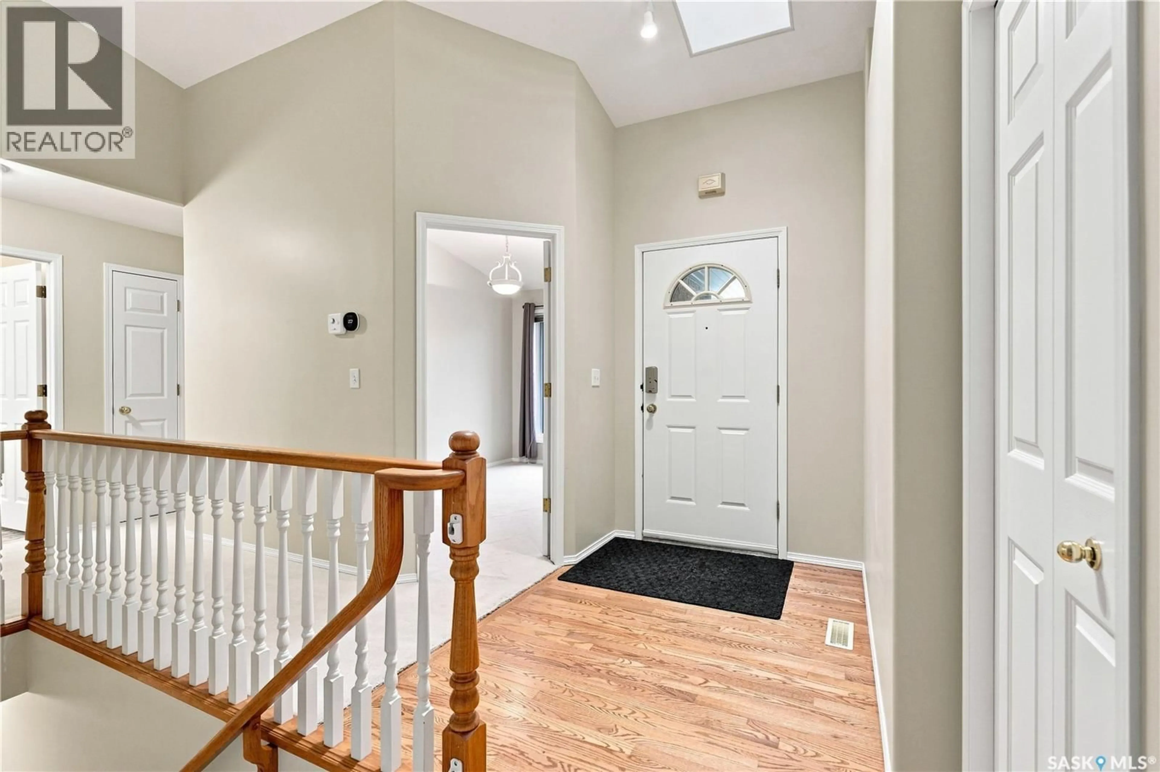 Indoor entryway for 323 GARVIE ROAD, Saskatoon Saskatchewan S7S1A3