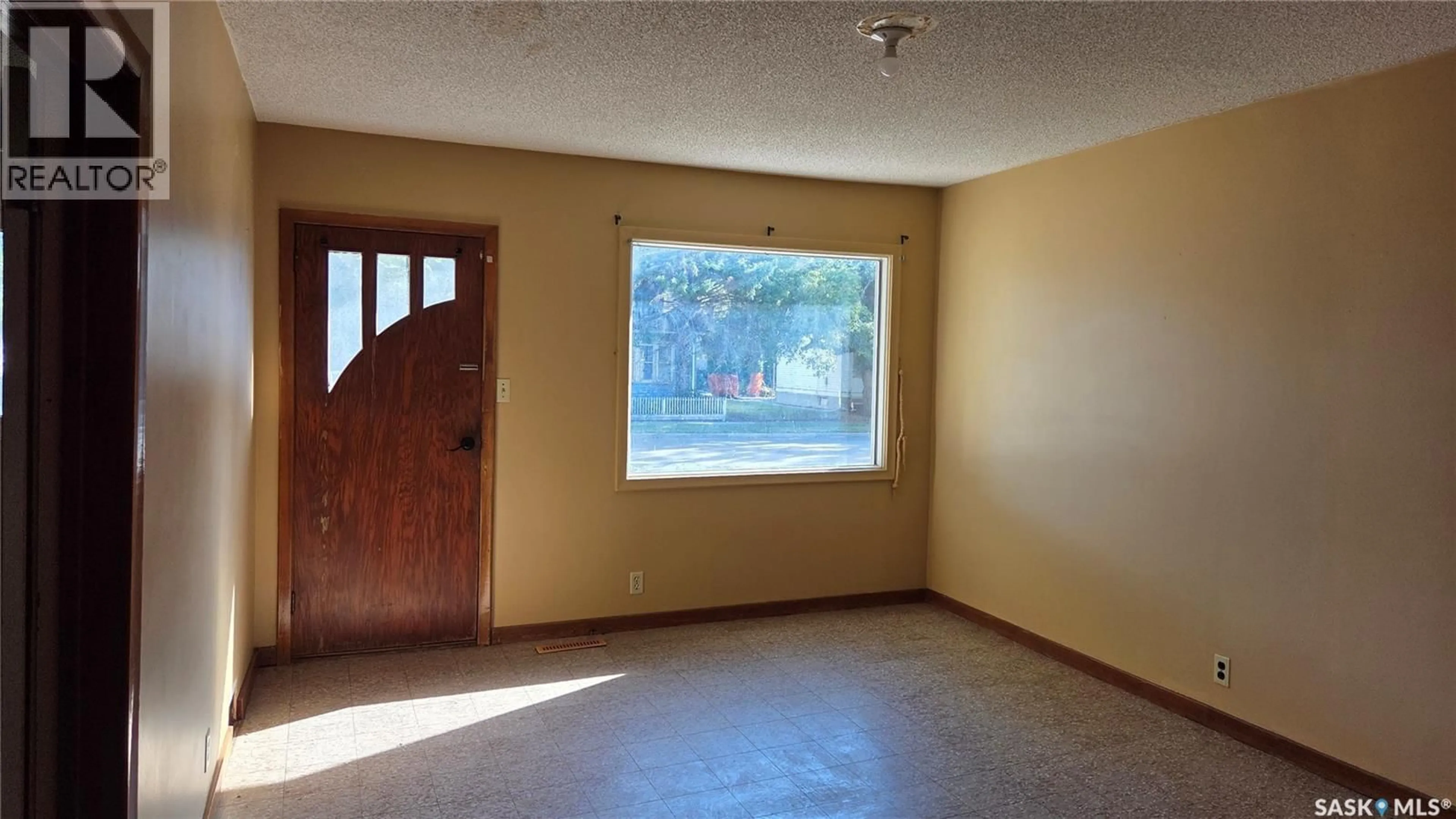 A pic of a room for 42 ELSOM STREET, Moose Jaw Saskatchewan S6H4V1