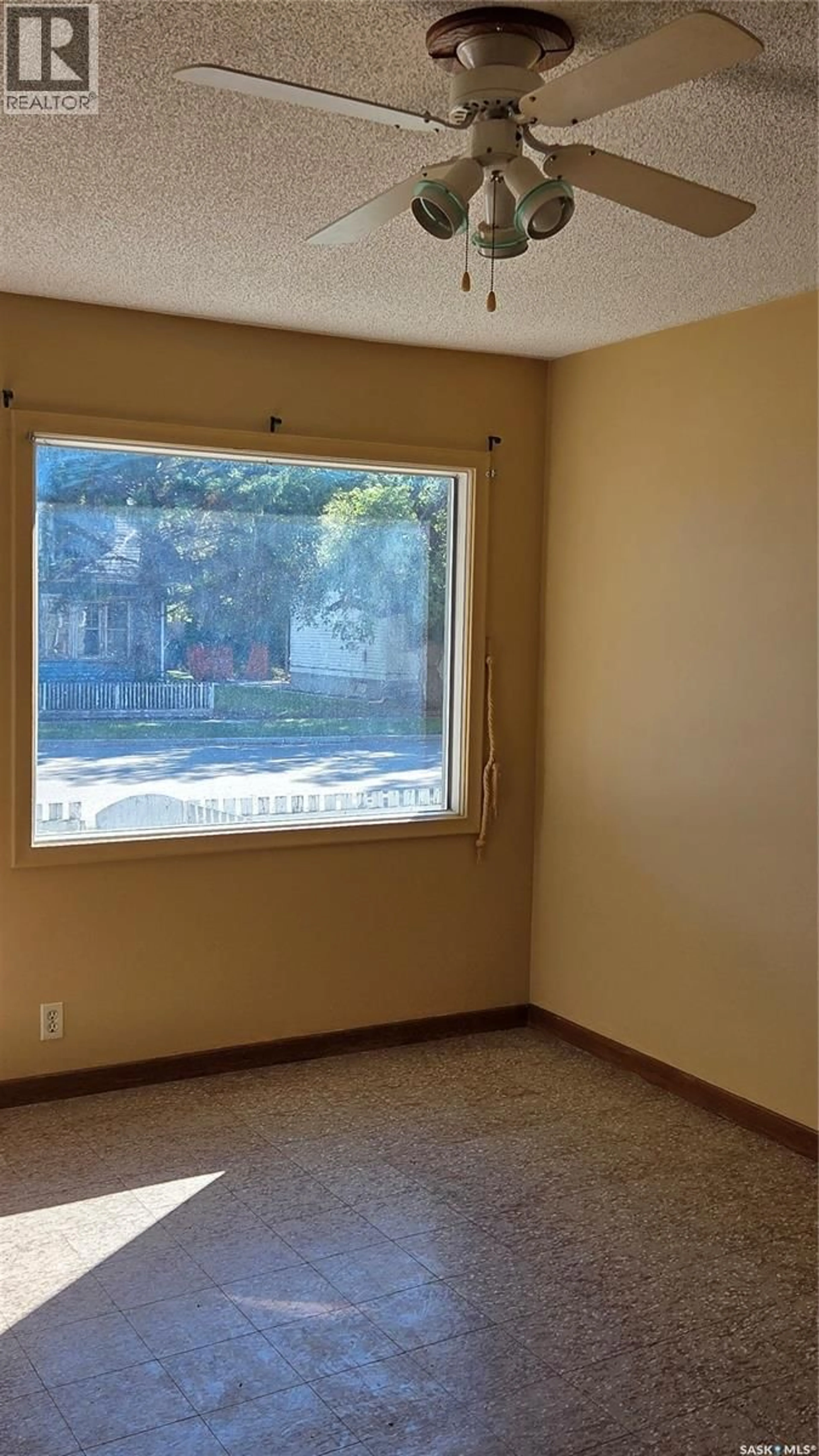 A pic of a room for 42 ELSOM STREET, Moose Jaw Saskatchewan S6H4V1