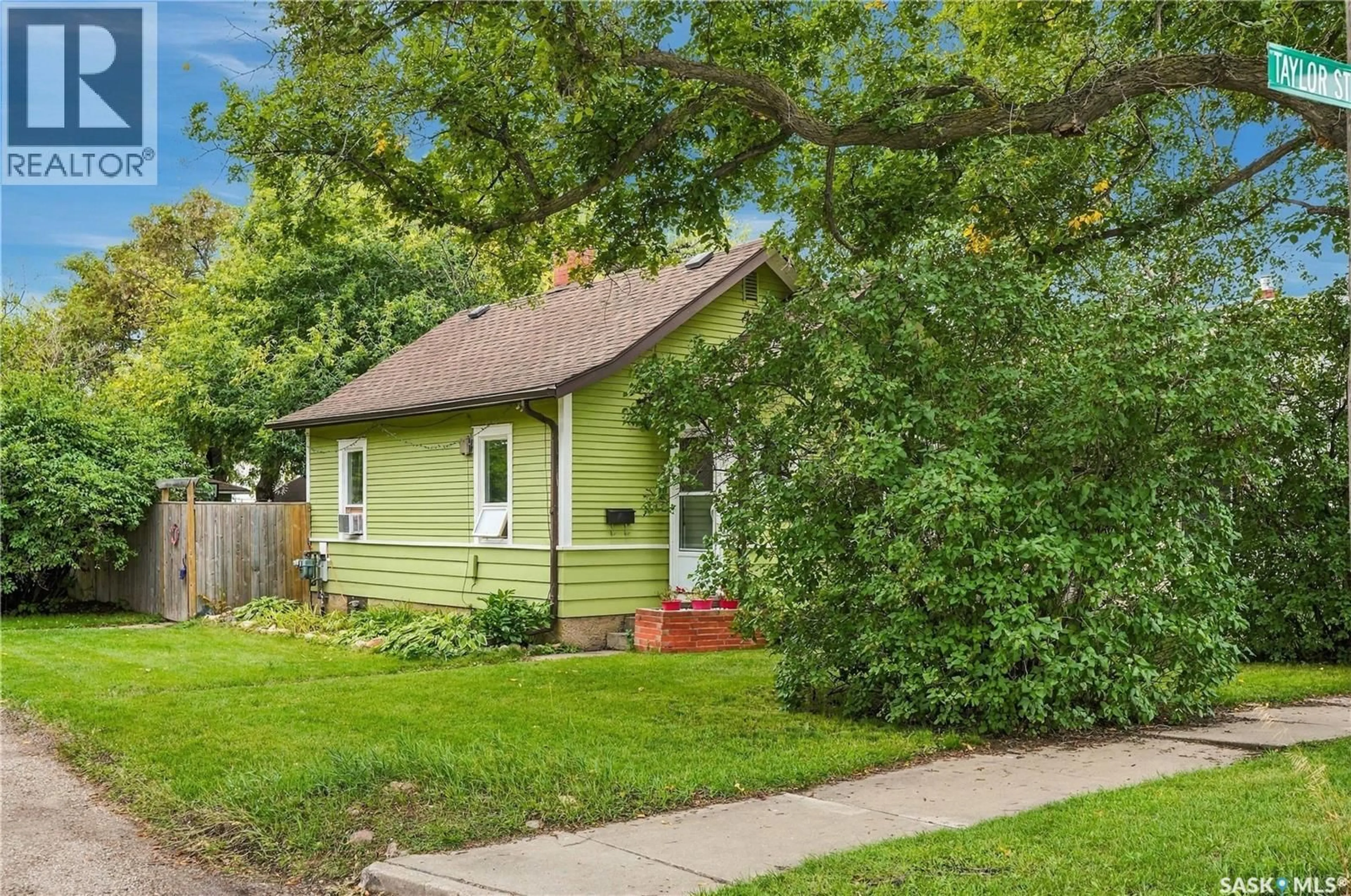 Home with vinyl exterior material, street for 402 TAYLOR STREET, Saskatoon Saskatchewan S7M0C8