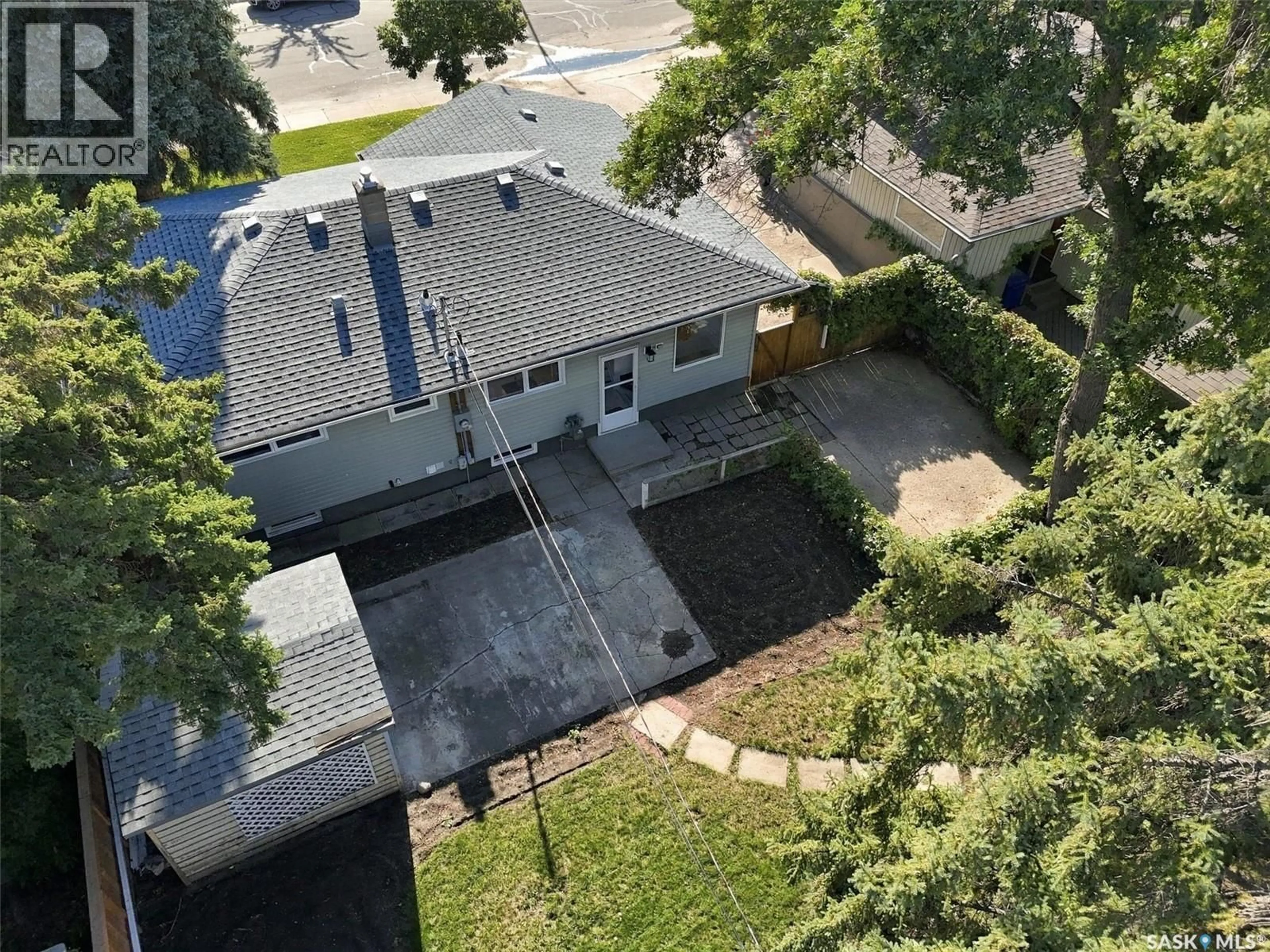 A pic from outside/outdoor area/front of a property/back of a property/a pic from drone, street for 2810 CALDER AVENUE, Saskatoon Saskatchewan S7J1W1